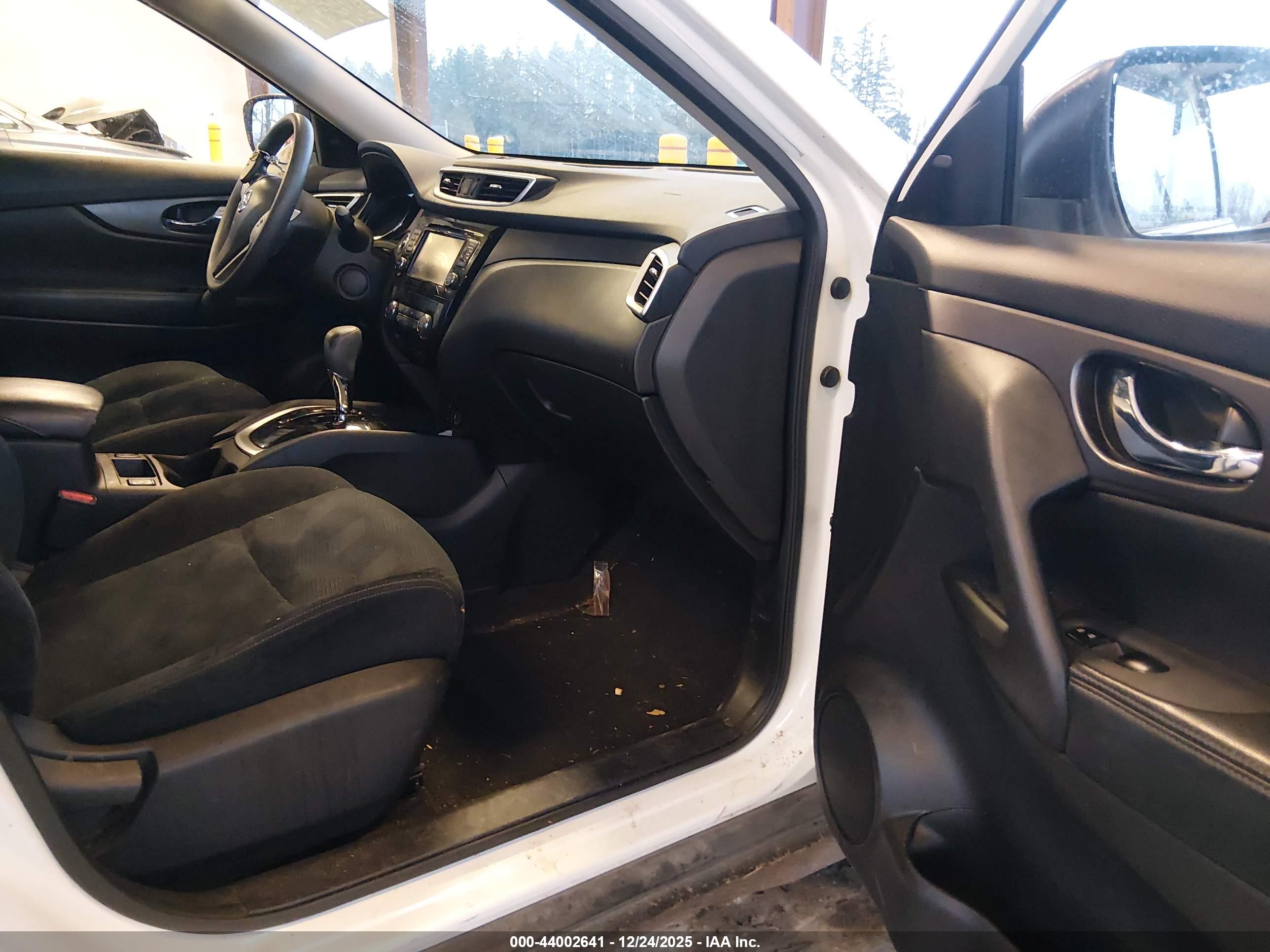 NISSAN ROGUE image 5