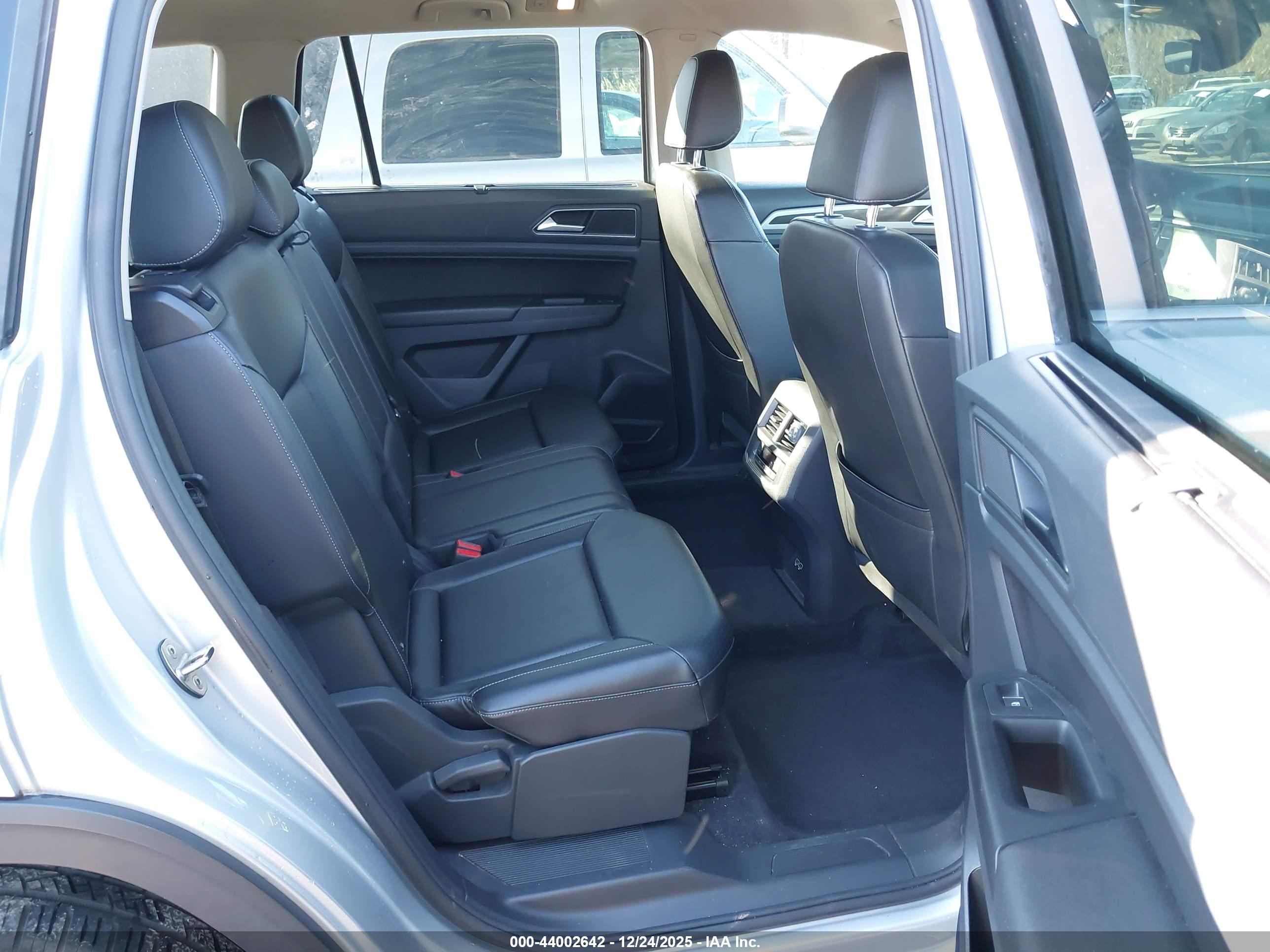 VOLKSWAGEN ATLAS image 8