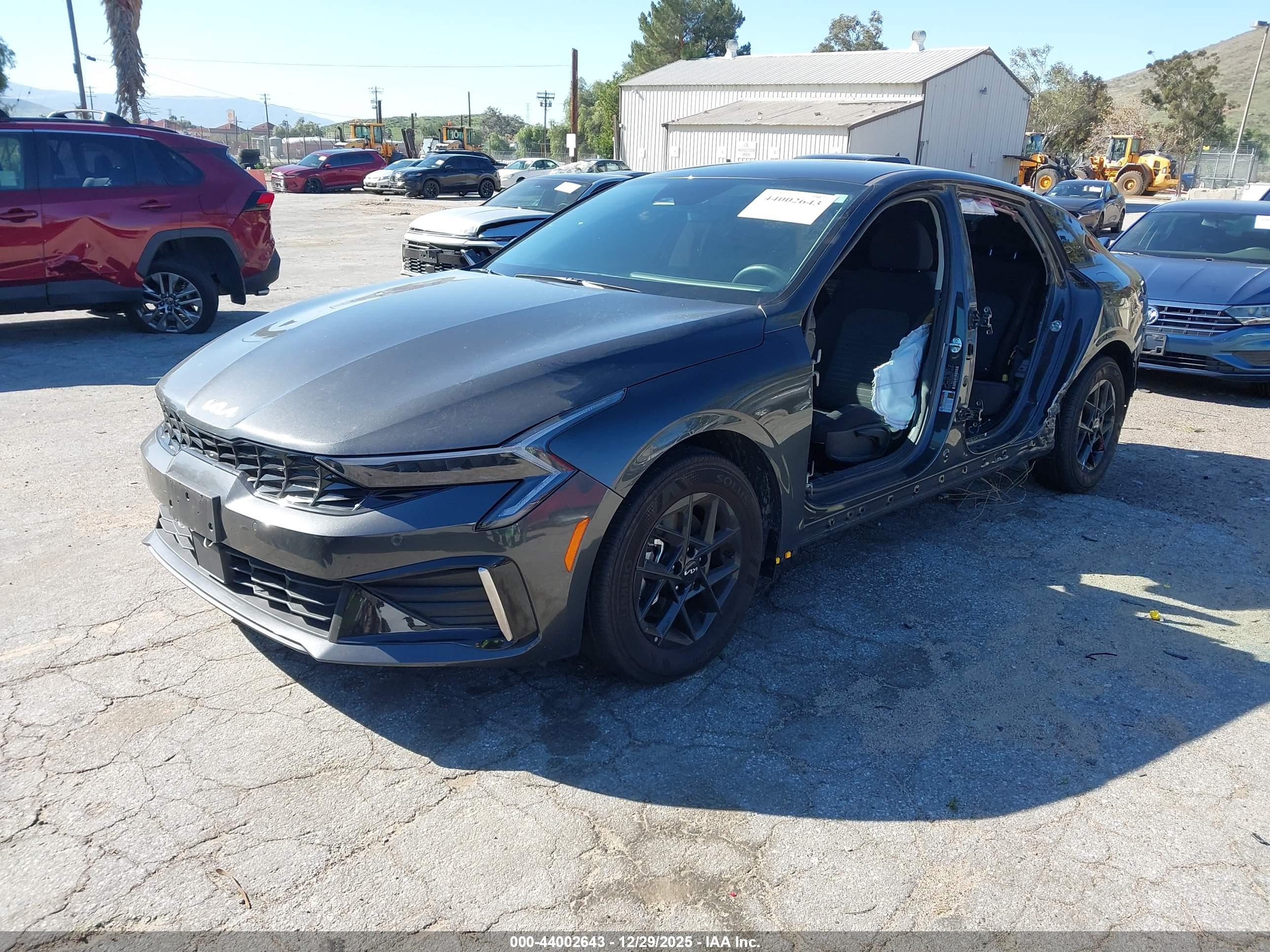 KIA K5 image 2