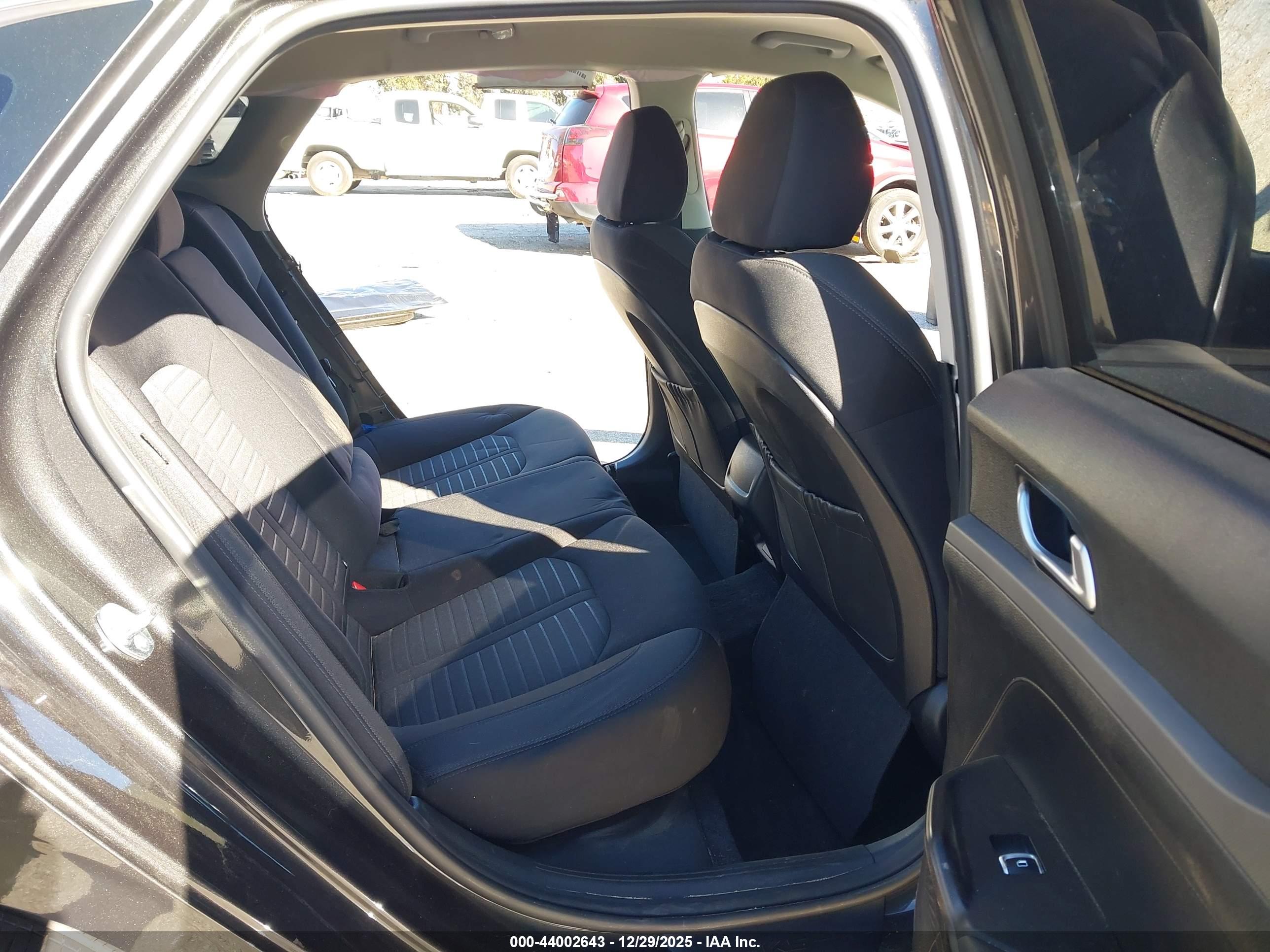 KIA K5 image 8