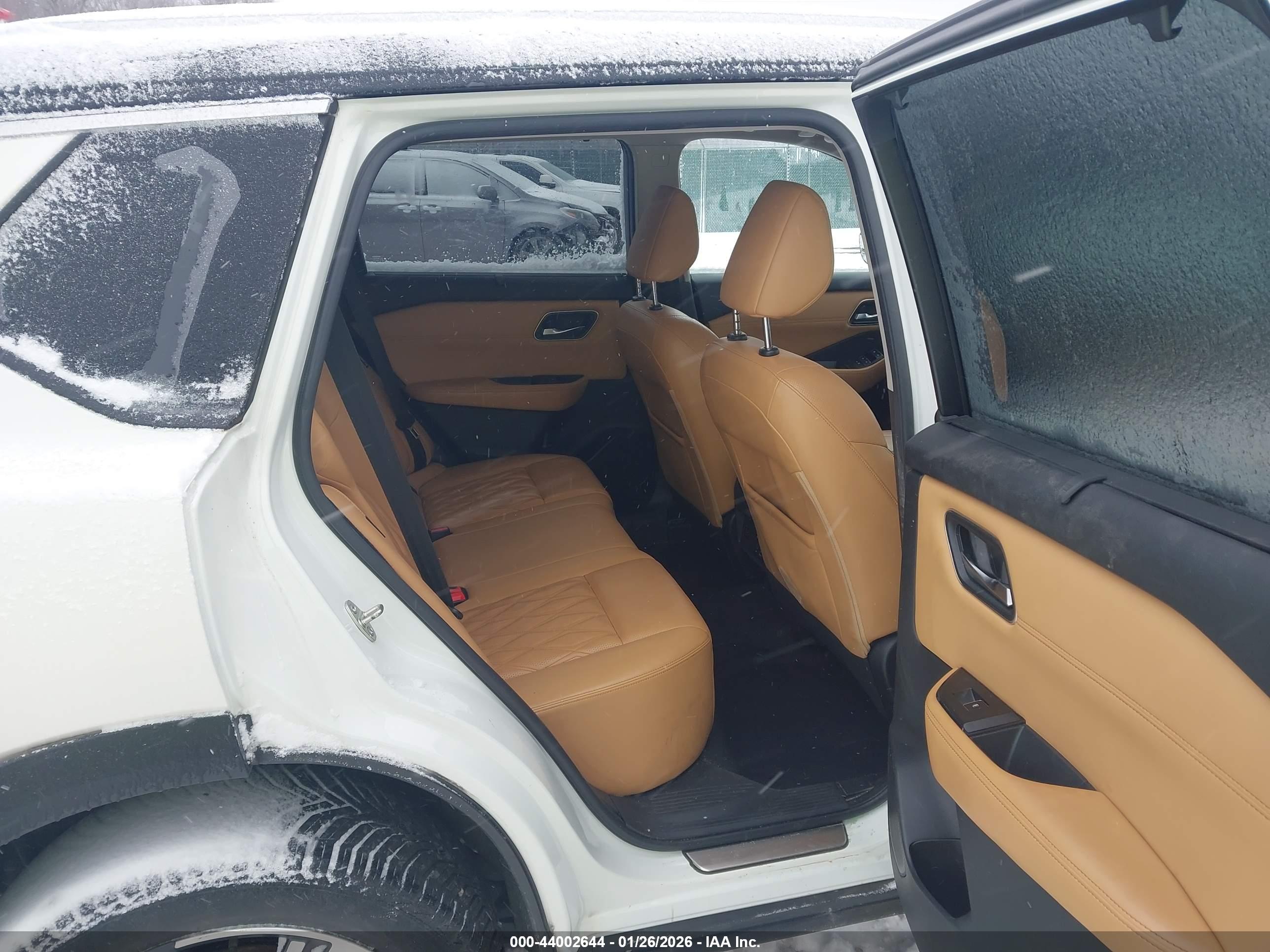 NISSAN ROGUE image 8