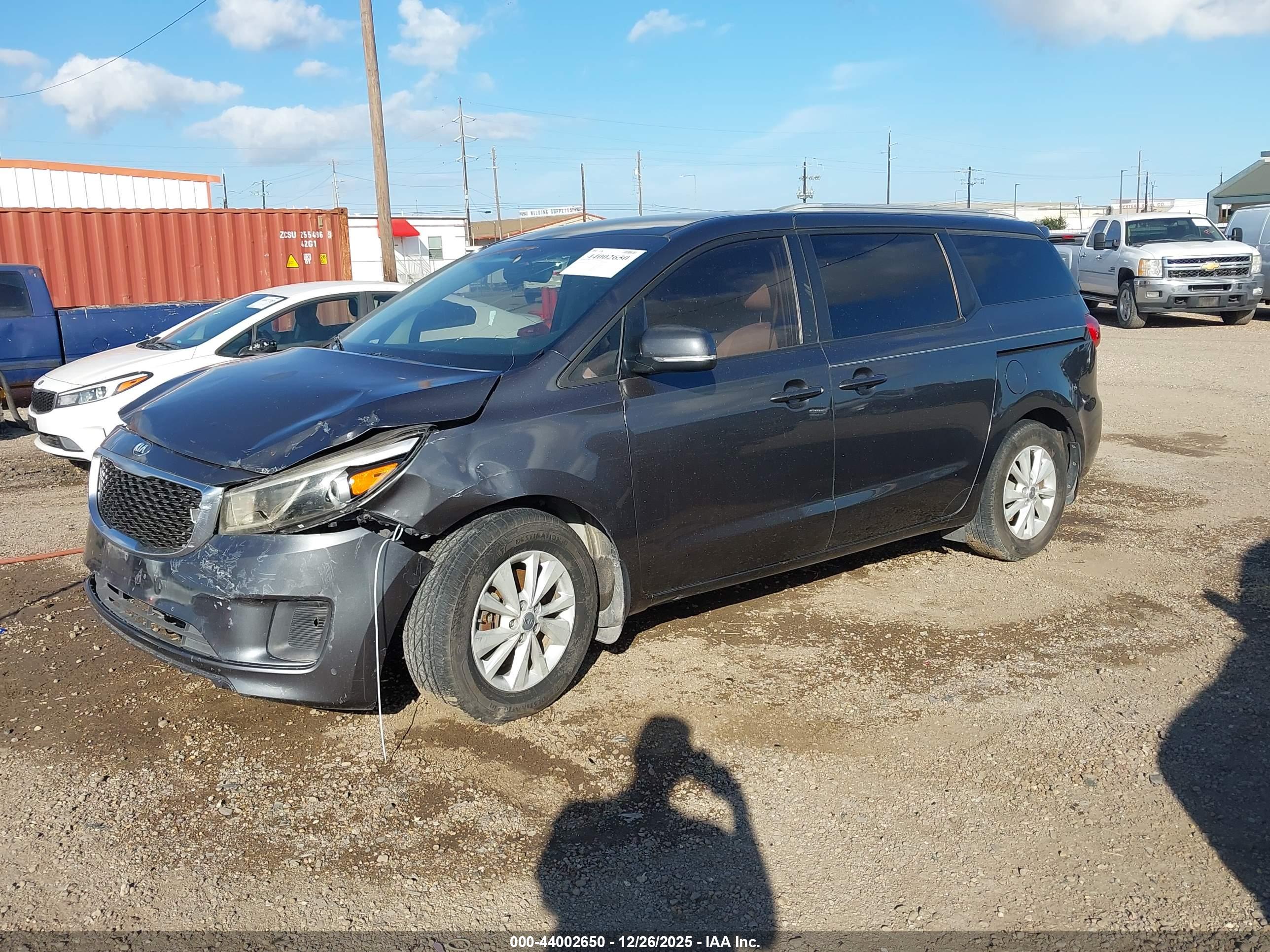 KIA SEDONA image 2