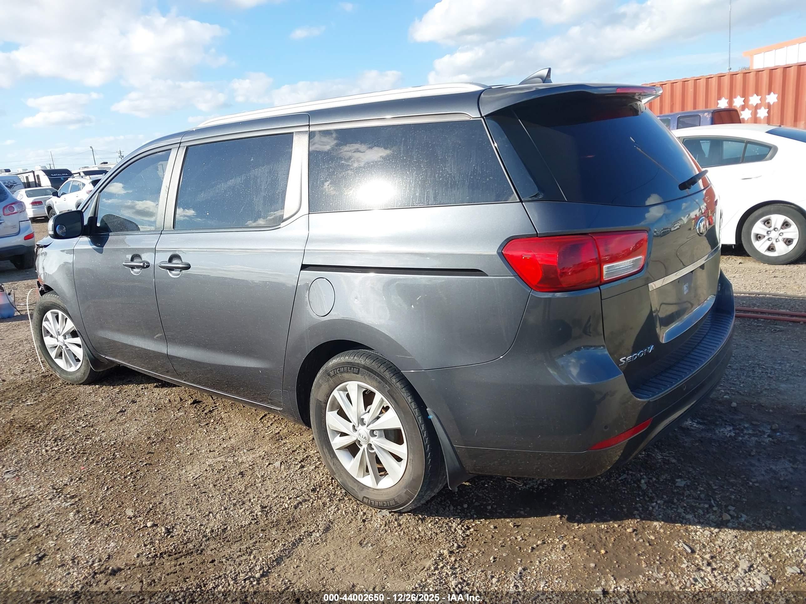 KIA SEDONA image 3