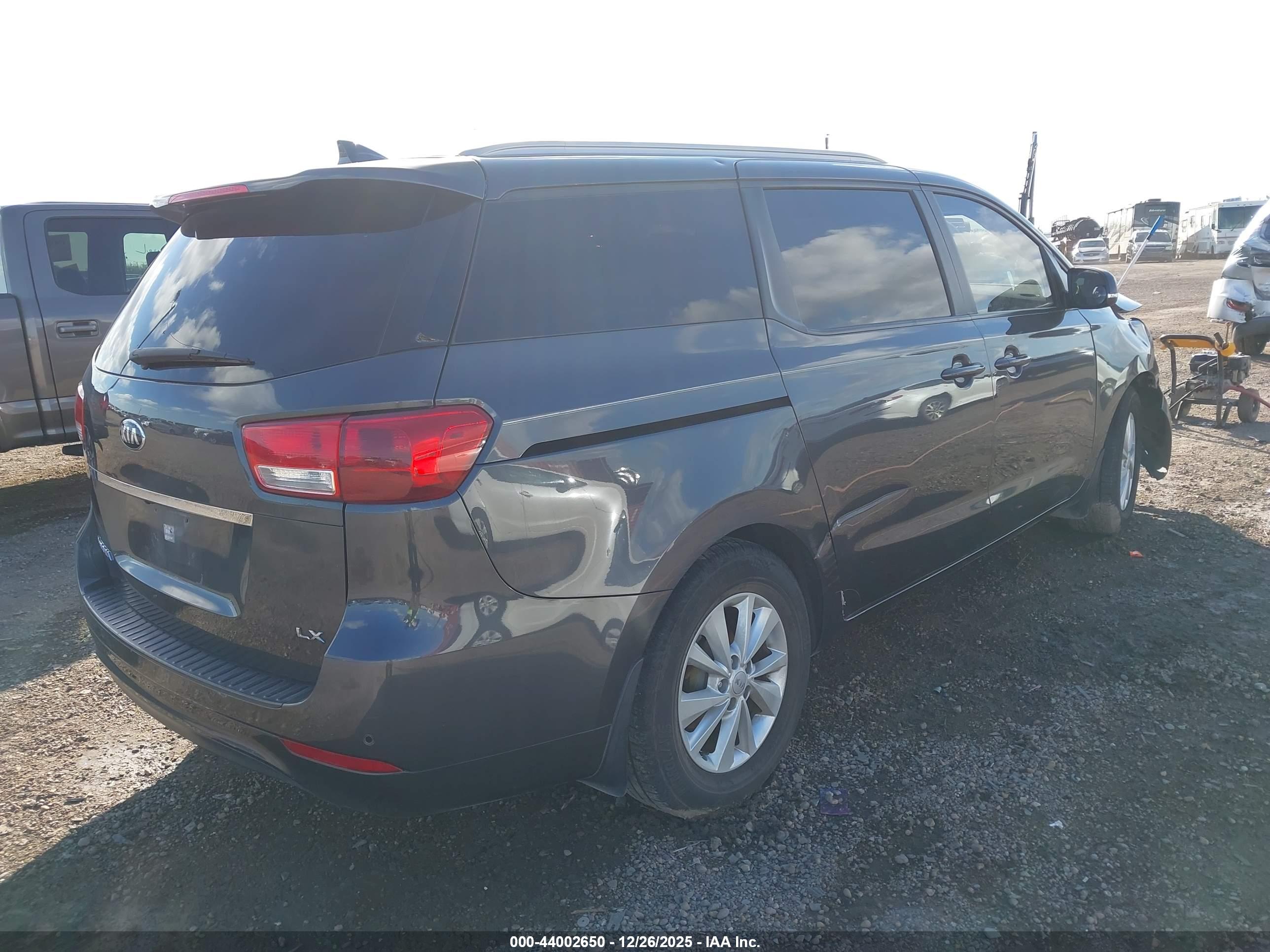 KIA SEDONA image 4