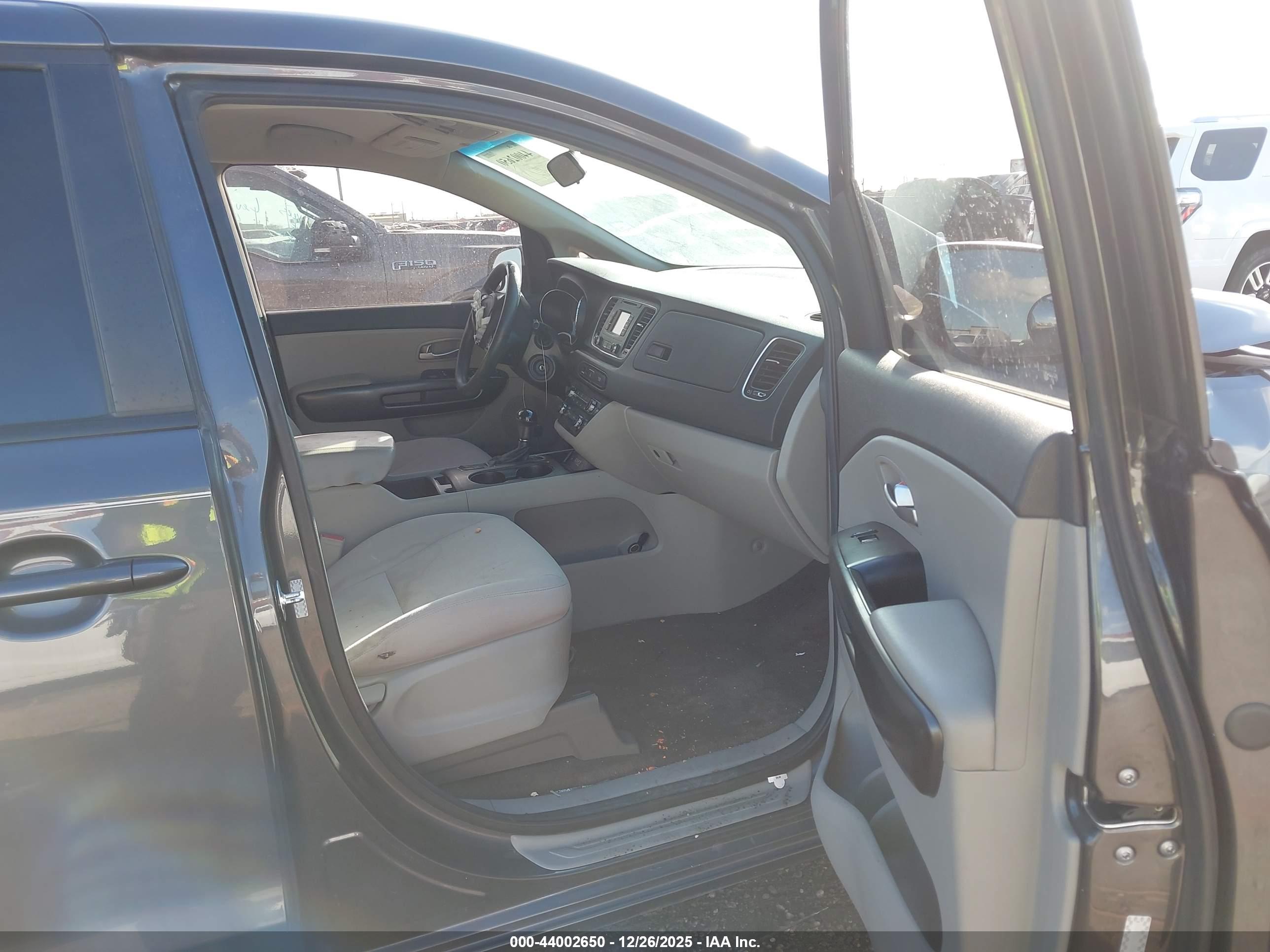 KIA SEDONA image 5