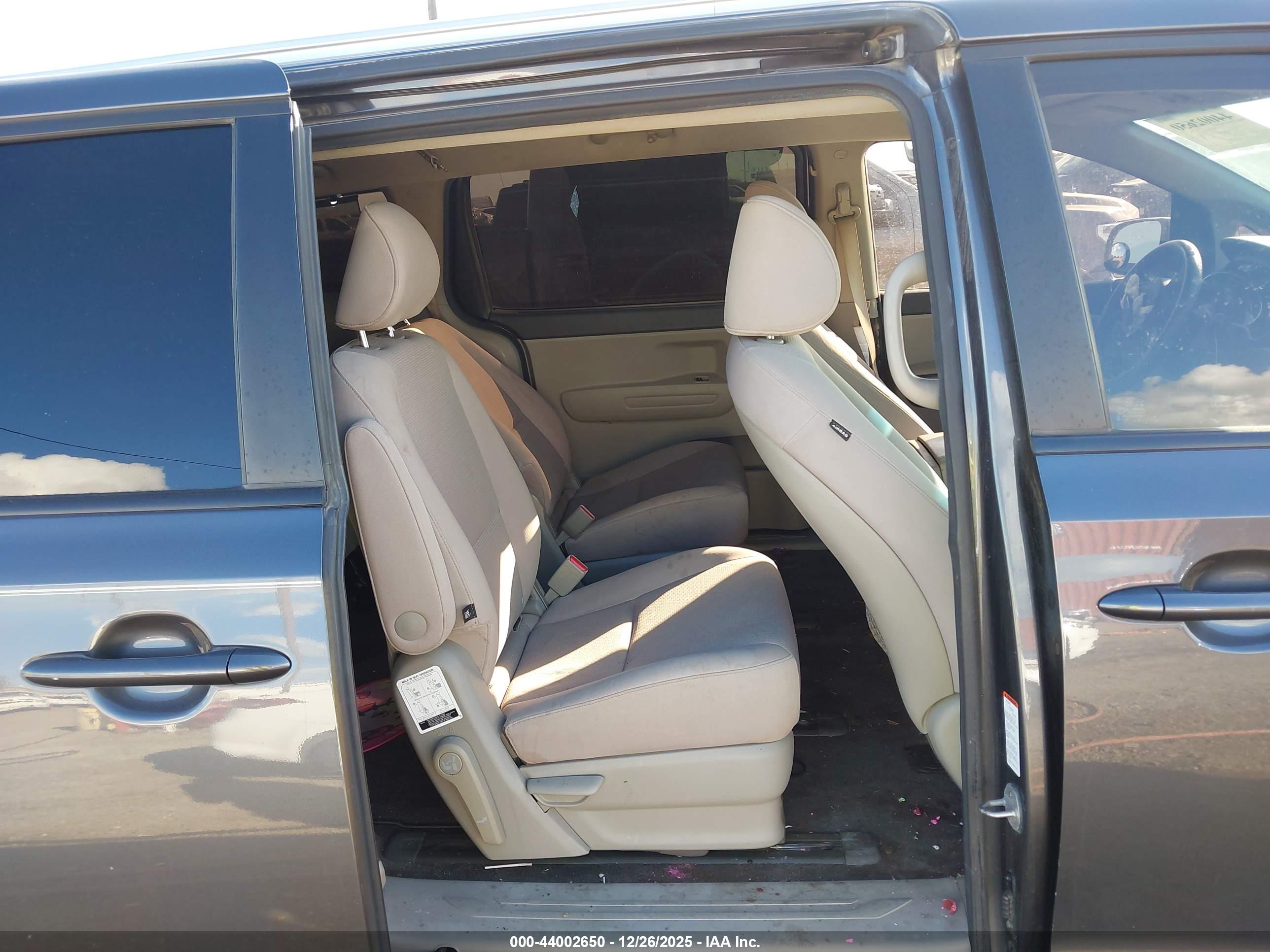 KIA SEDONA image 8
