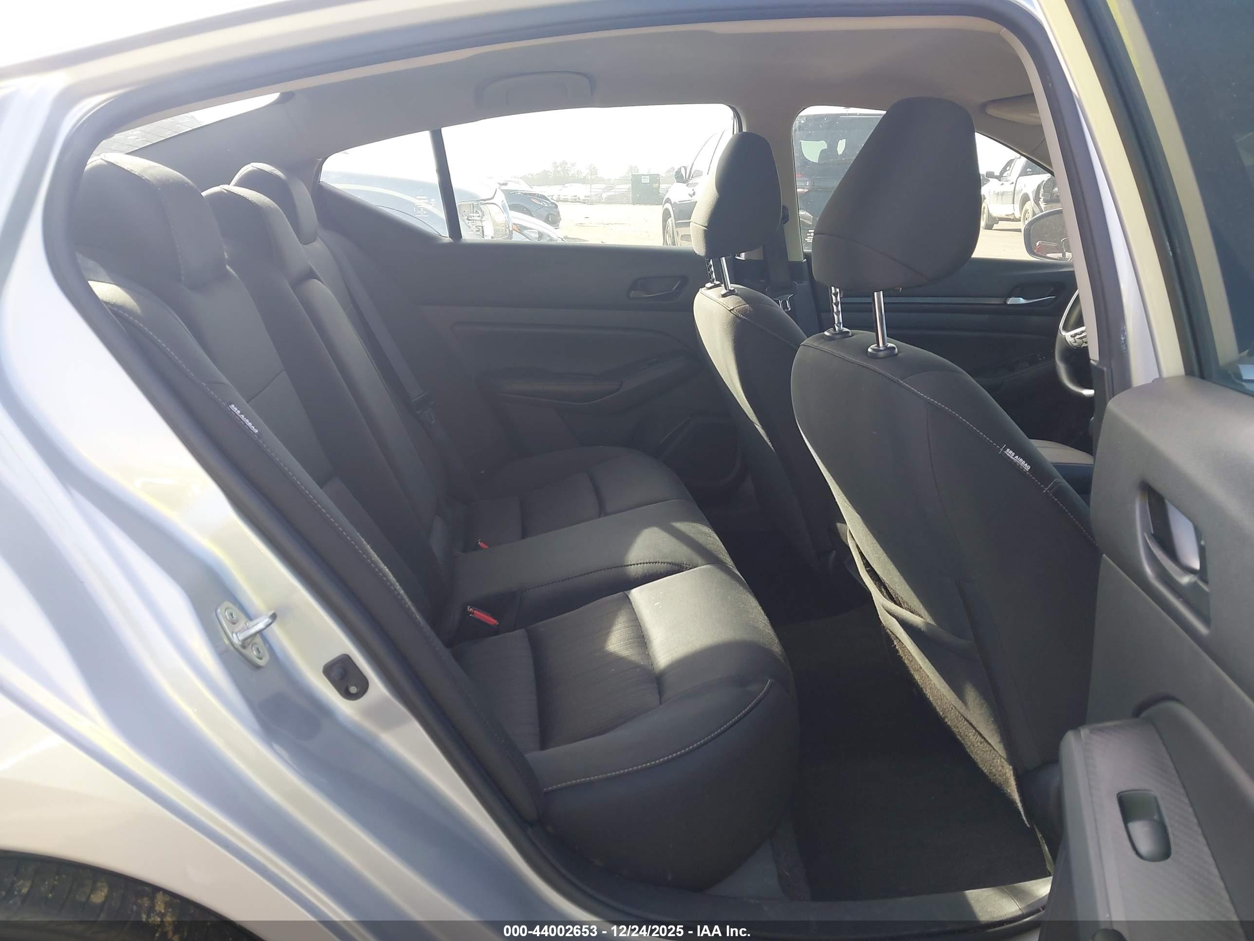 NISSAN ALTIMA image 8