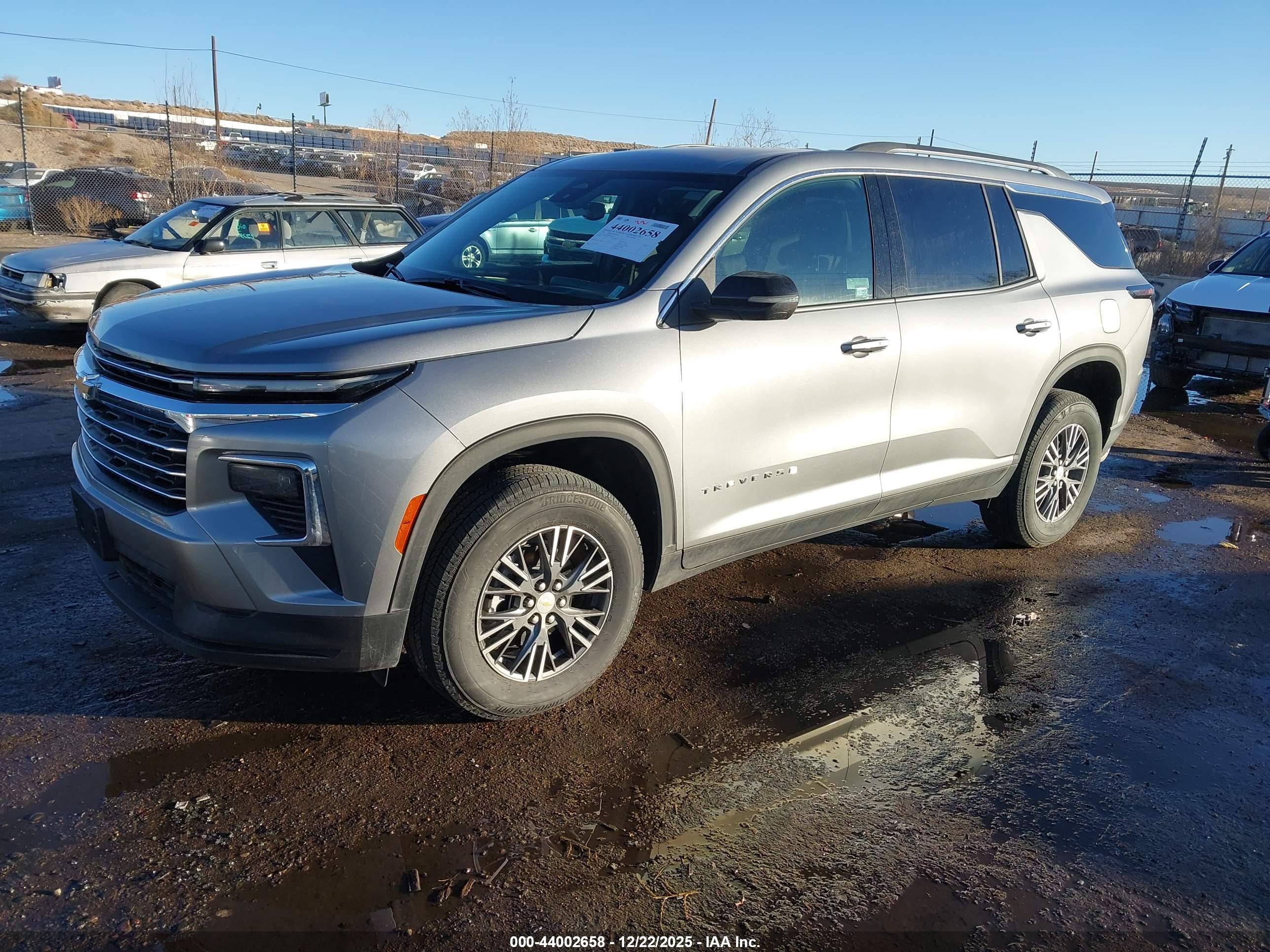 CHEVROLET TRAVERSE image 2