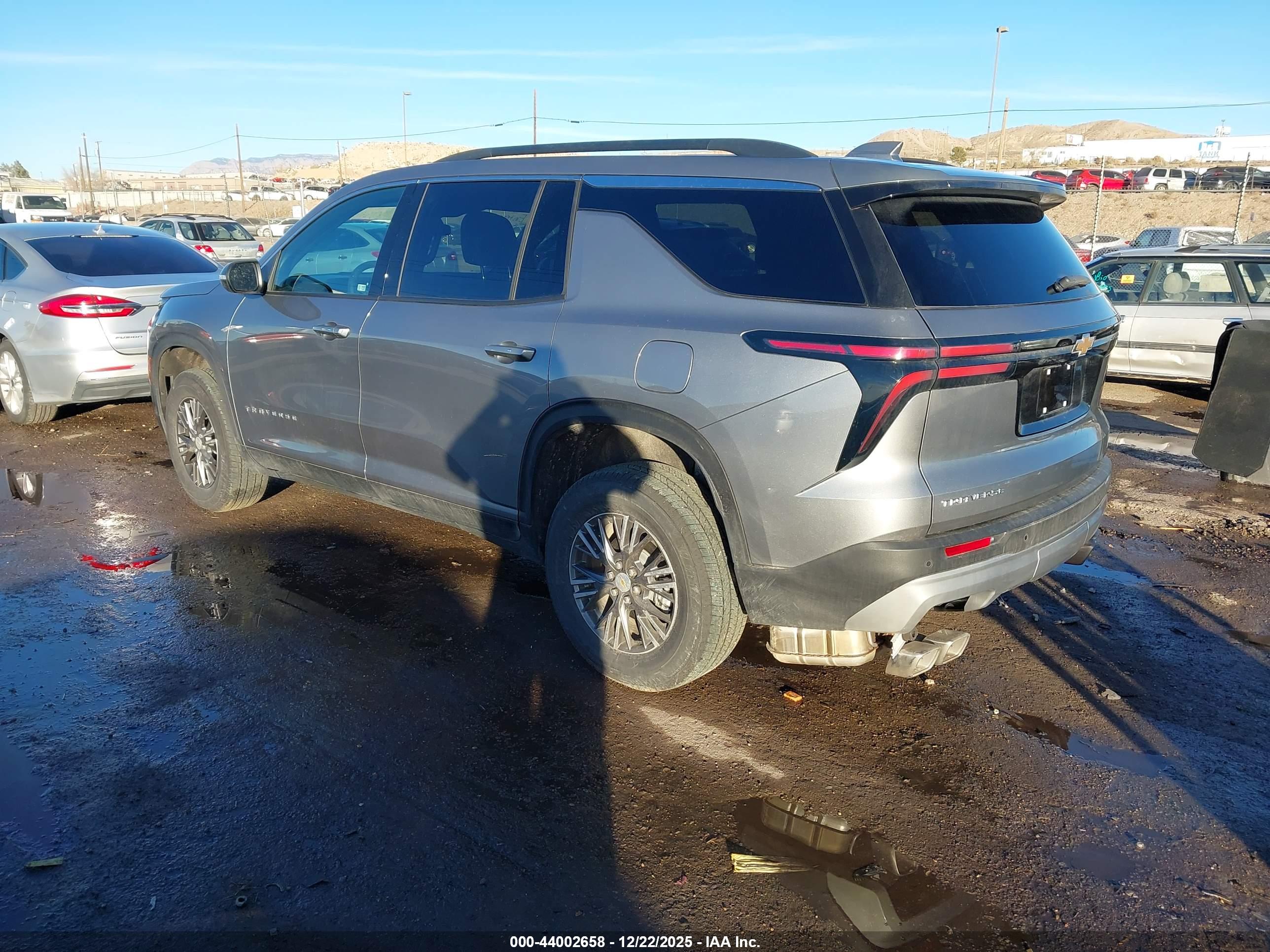 CHEVROLET TRAVERSE image 3