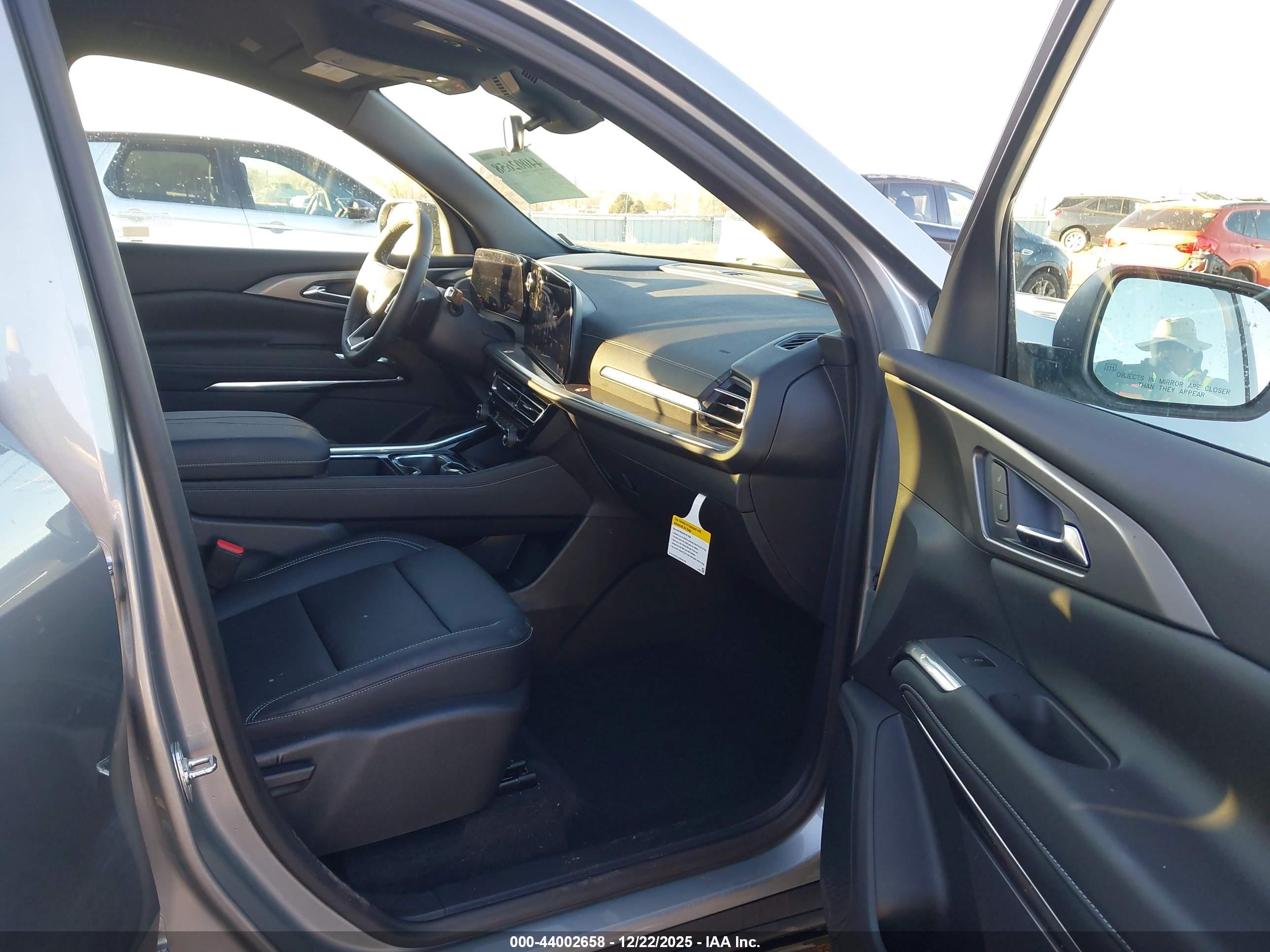 CHEVROLET TRAVERSE image 5