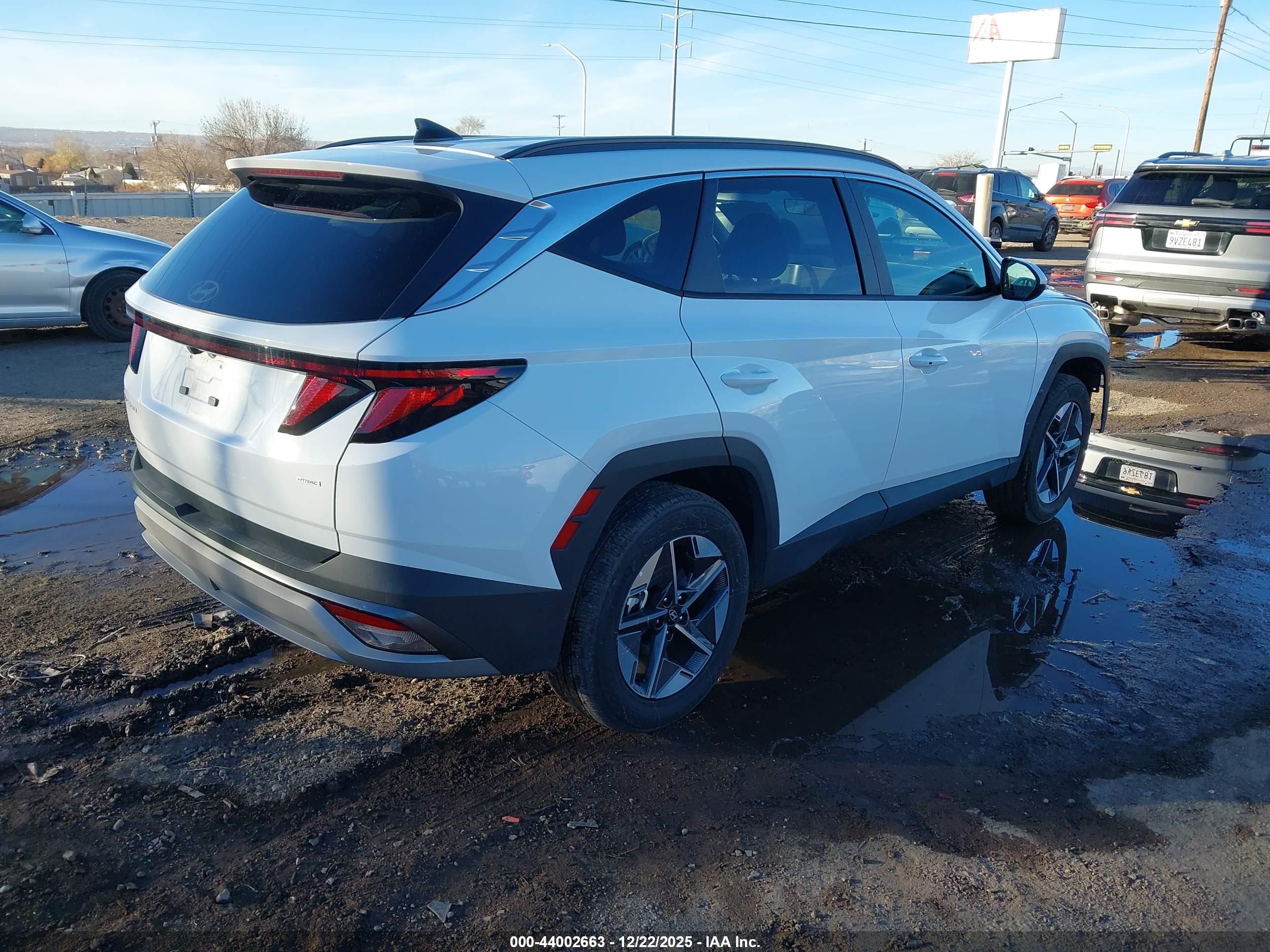 HYUNDAI TUCSON image 4
