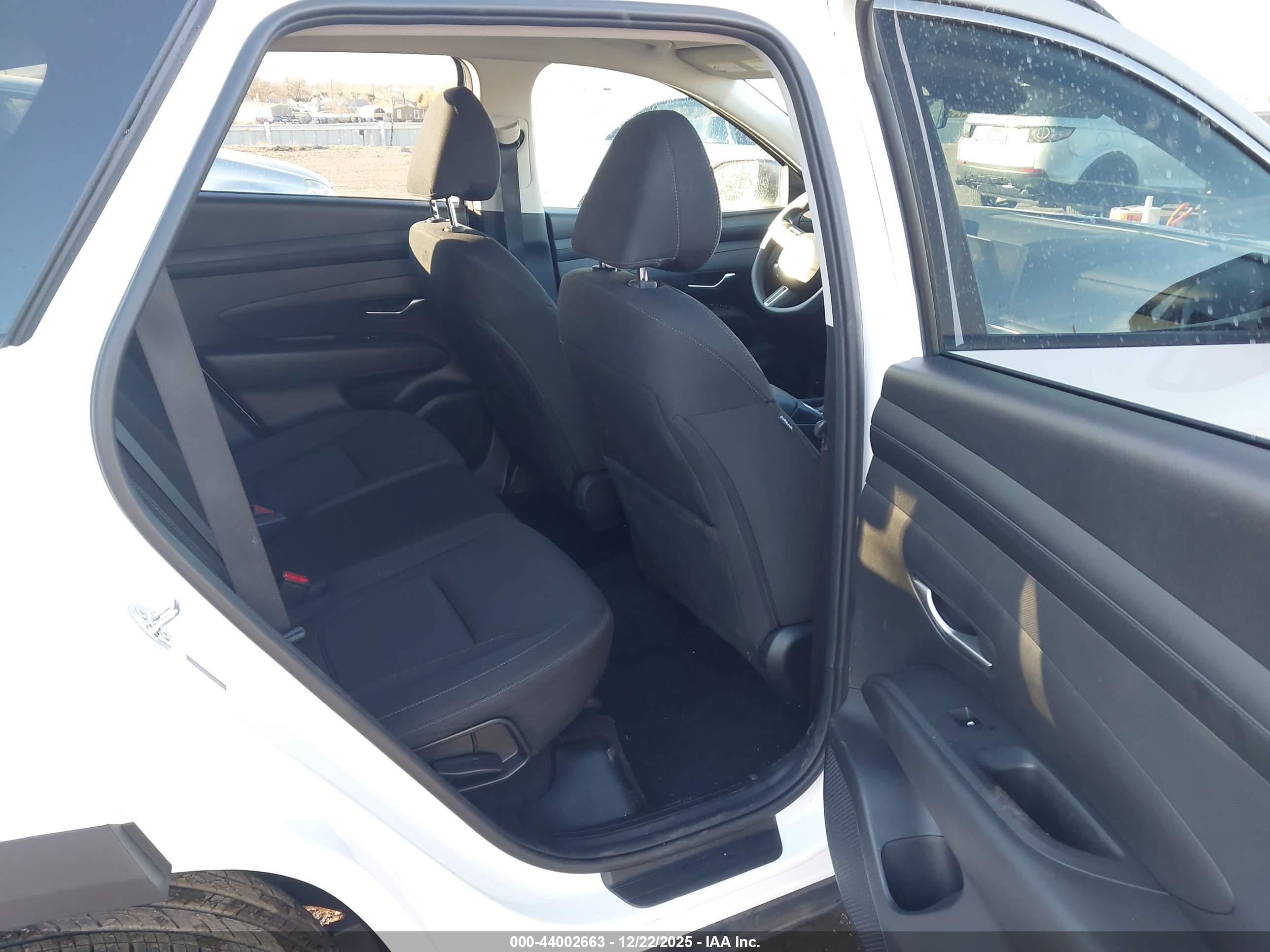 HYUNDAI TUCSON image 8