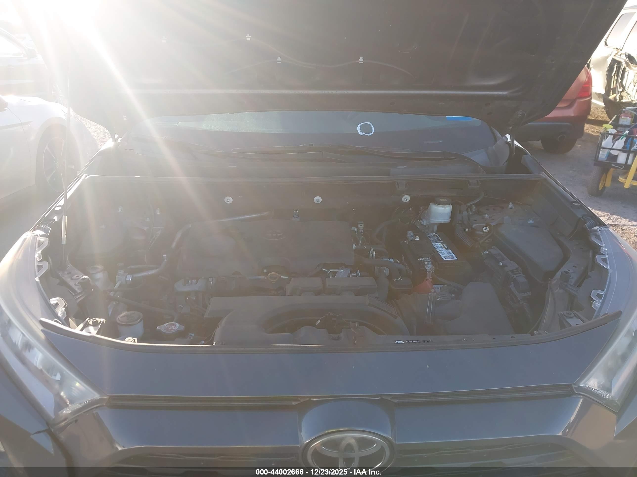 TOYOTA RAV4 image 10