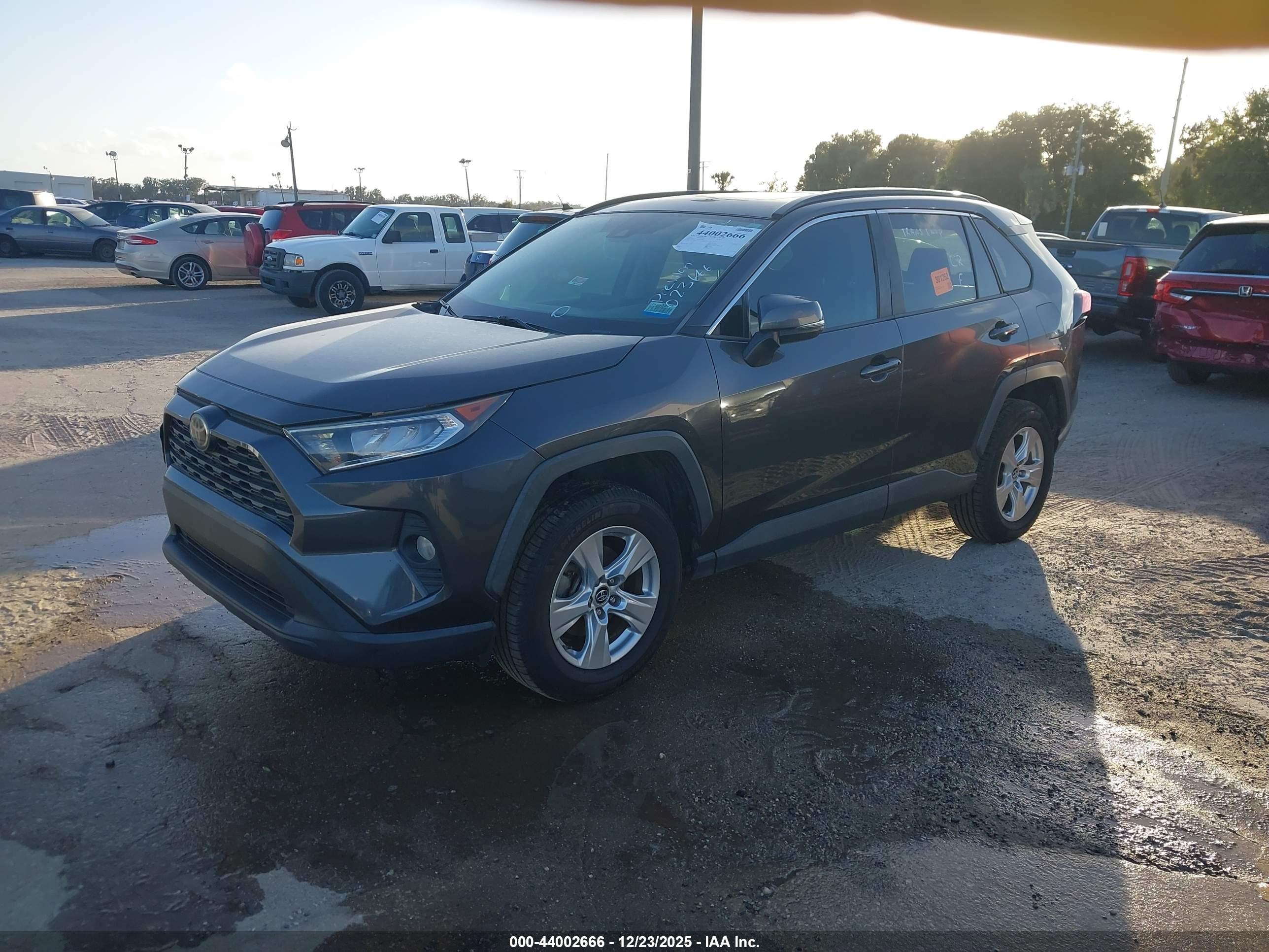 TOYOTA RAV4 image 2