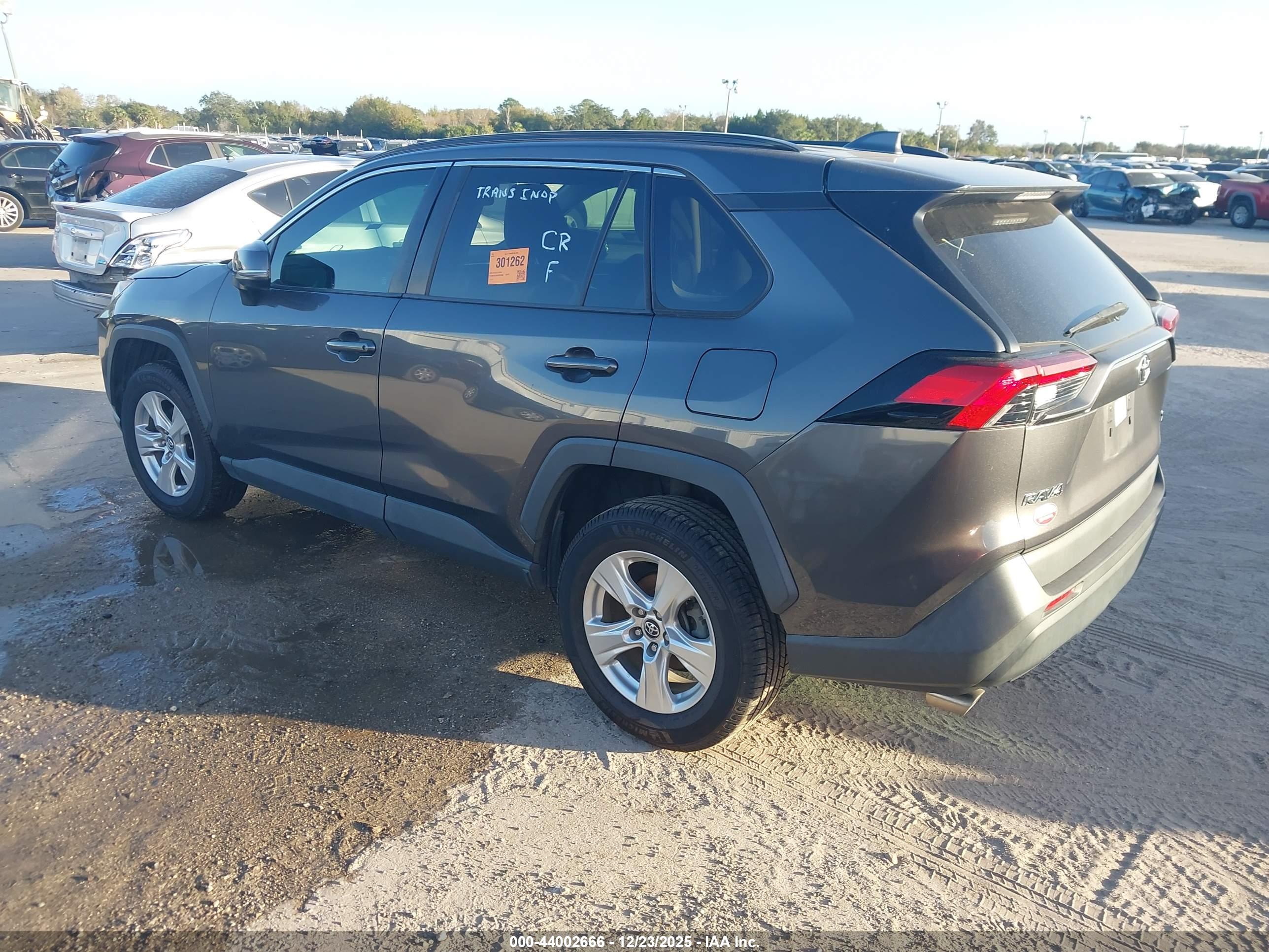 TOYOTA RAV4 image 3