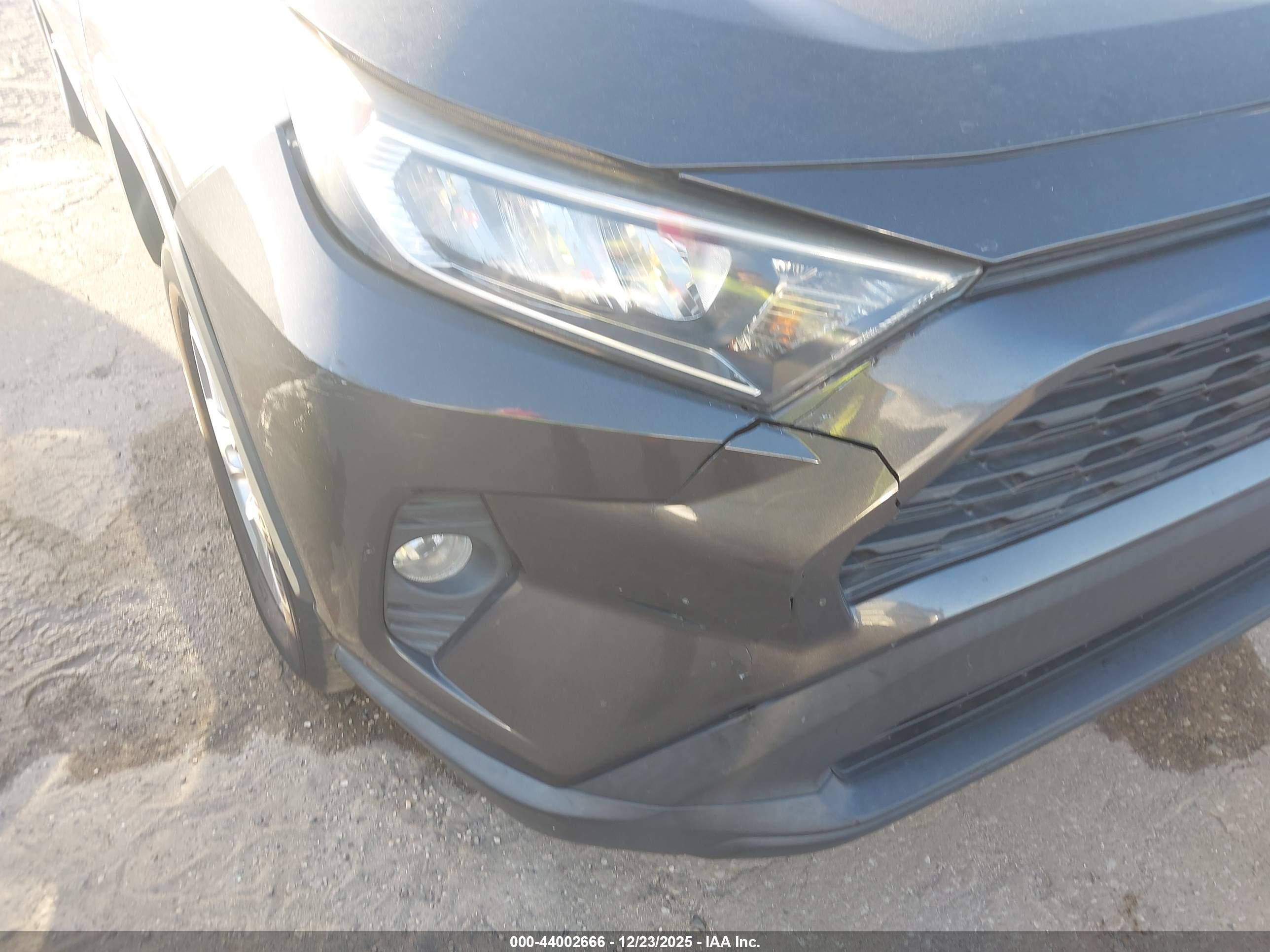 TOYOTA RAV4 image 6
