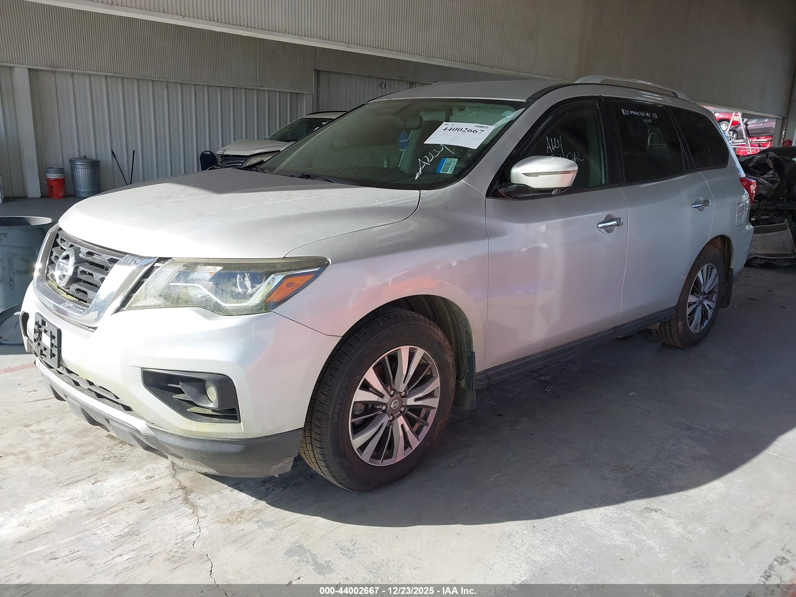 NISSAN PATHFINDER image 2