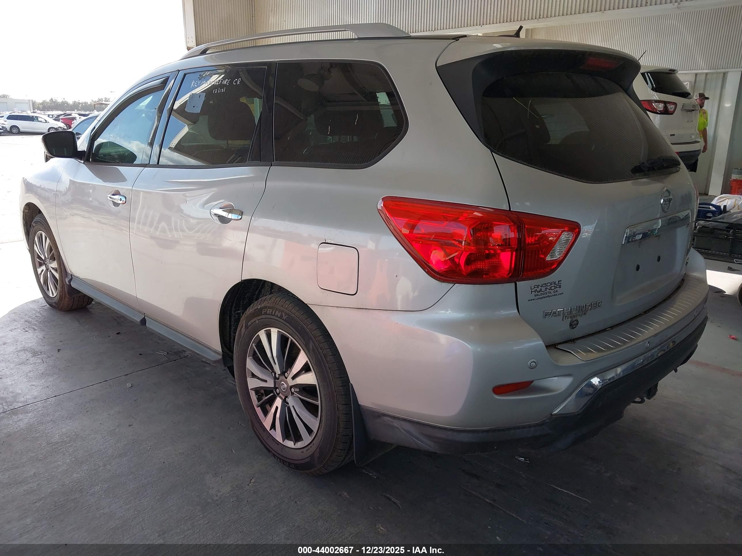 NISSAN PATHFINDER image 3
