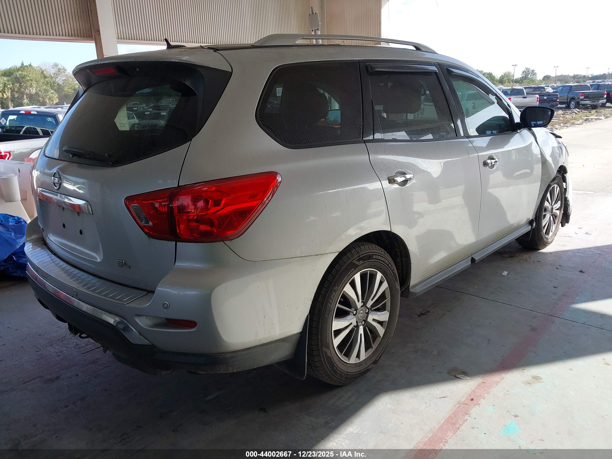 NISSAN PATHFINDER image 4