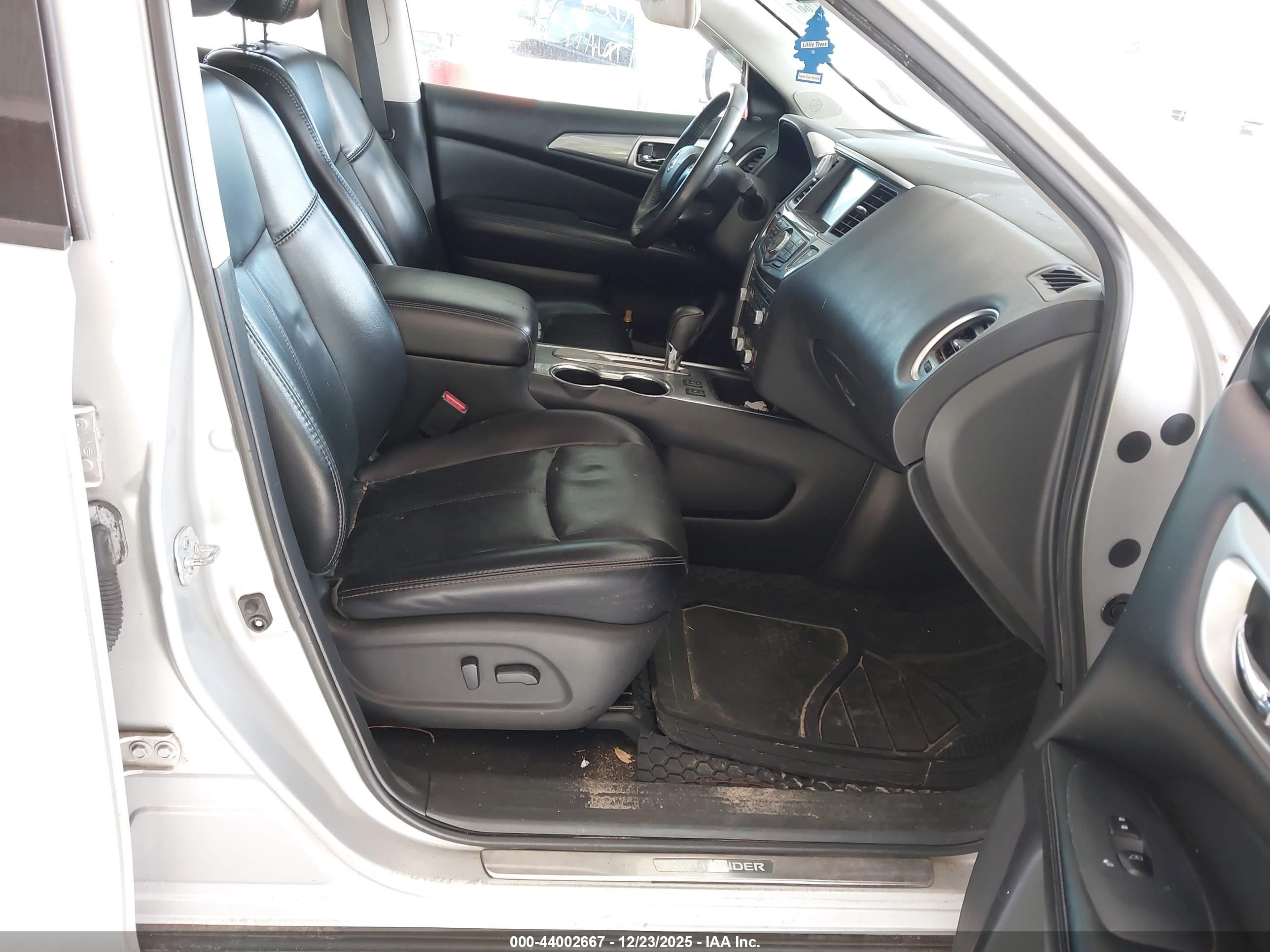 NISSAN PATHFINDER image 5