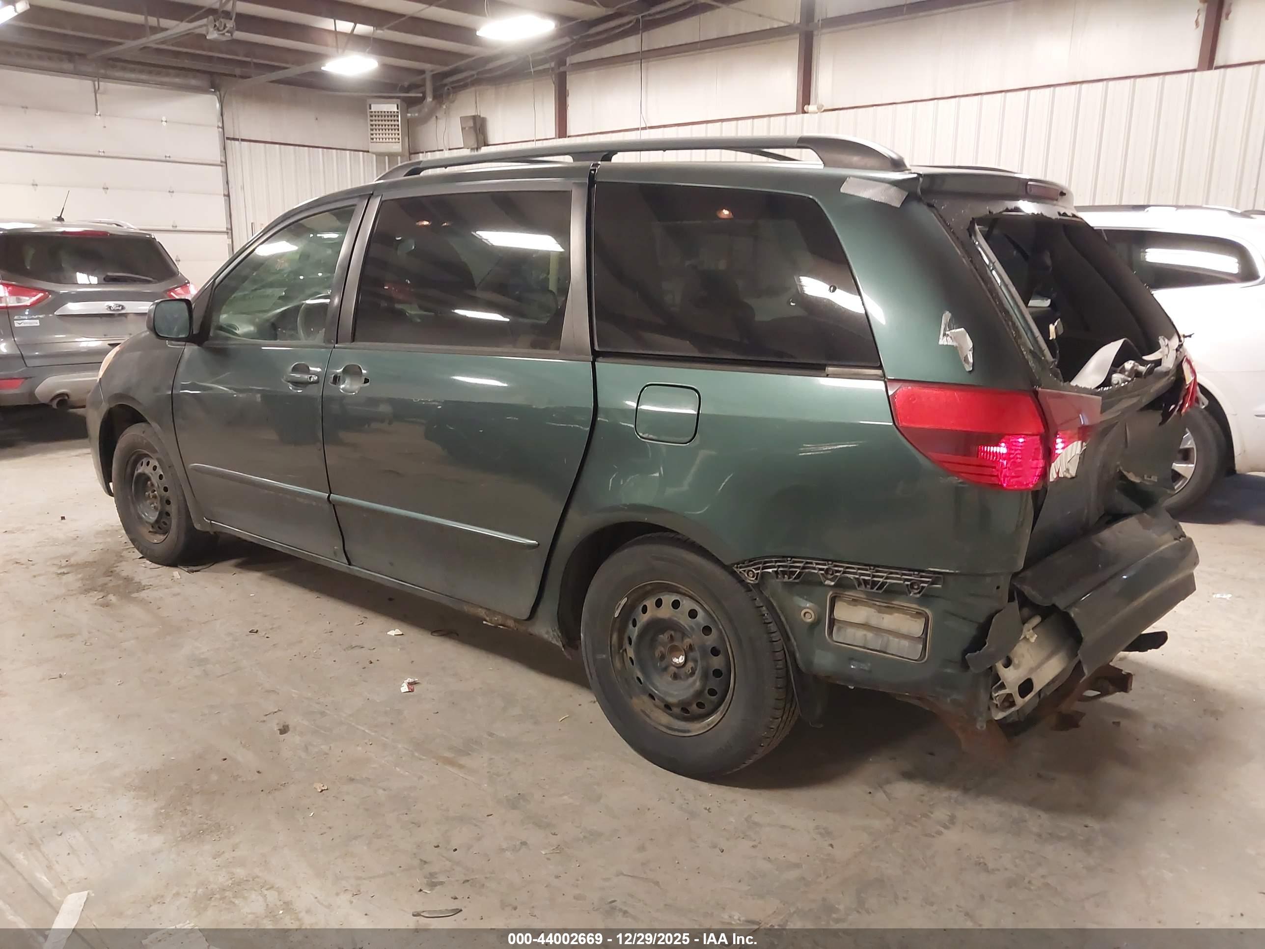 TOYOTA SIENNA image 3