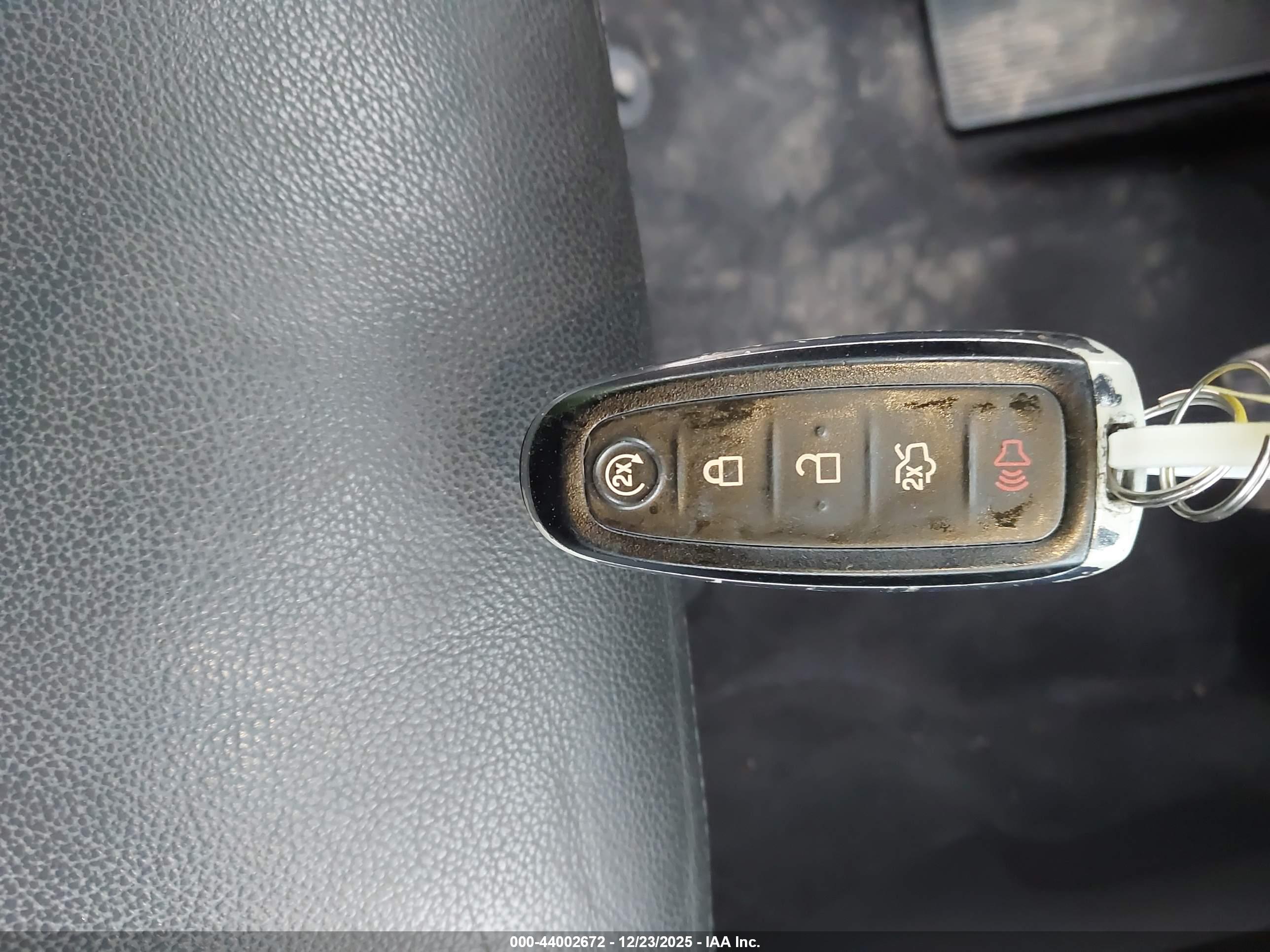 FORD ESCAPE image 11