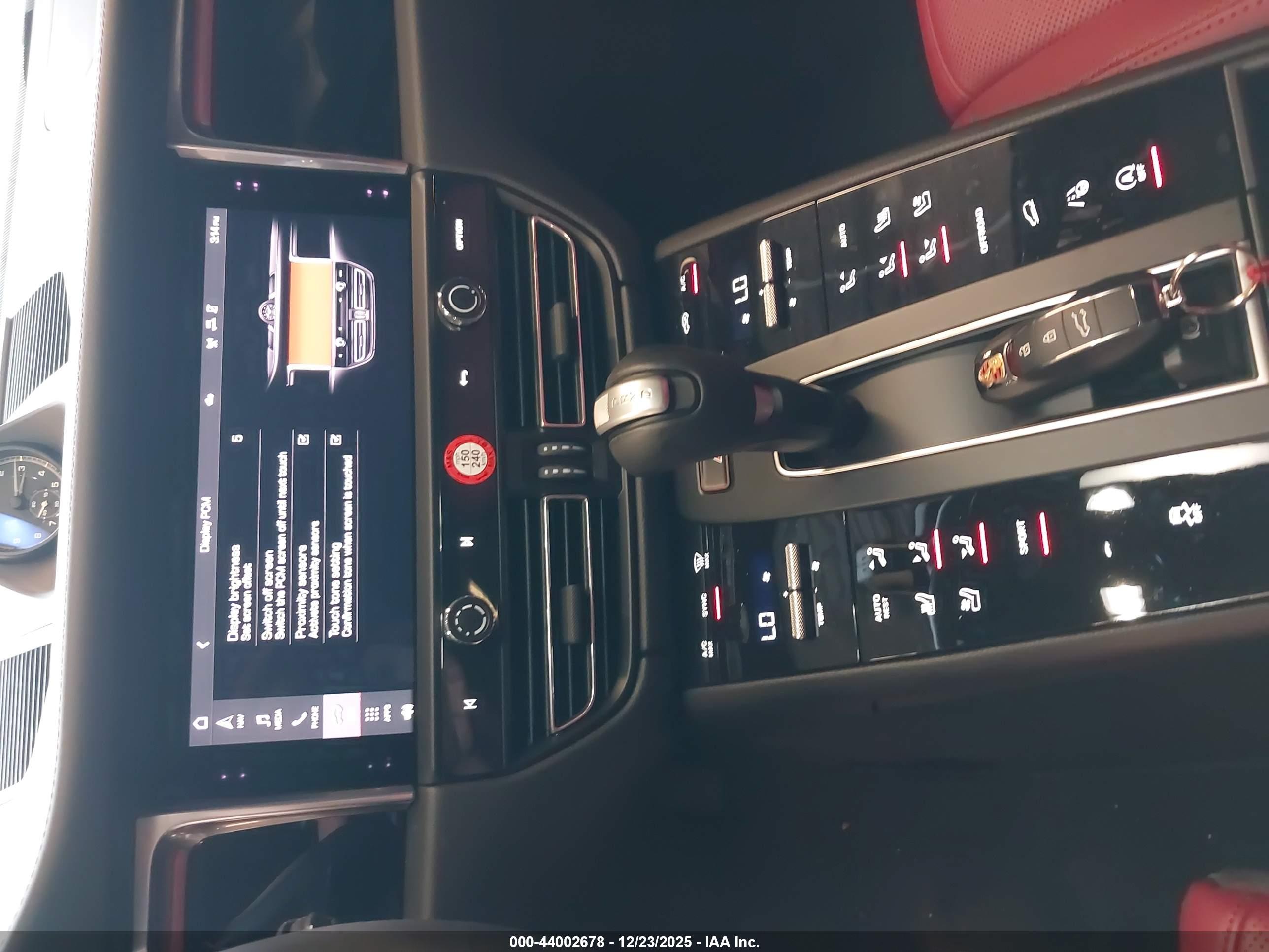 PORSCHE MACAN image 11
