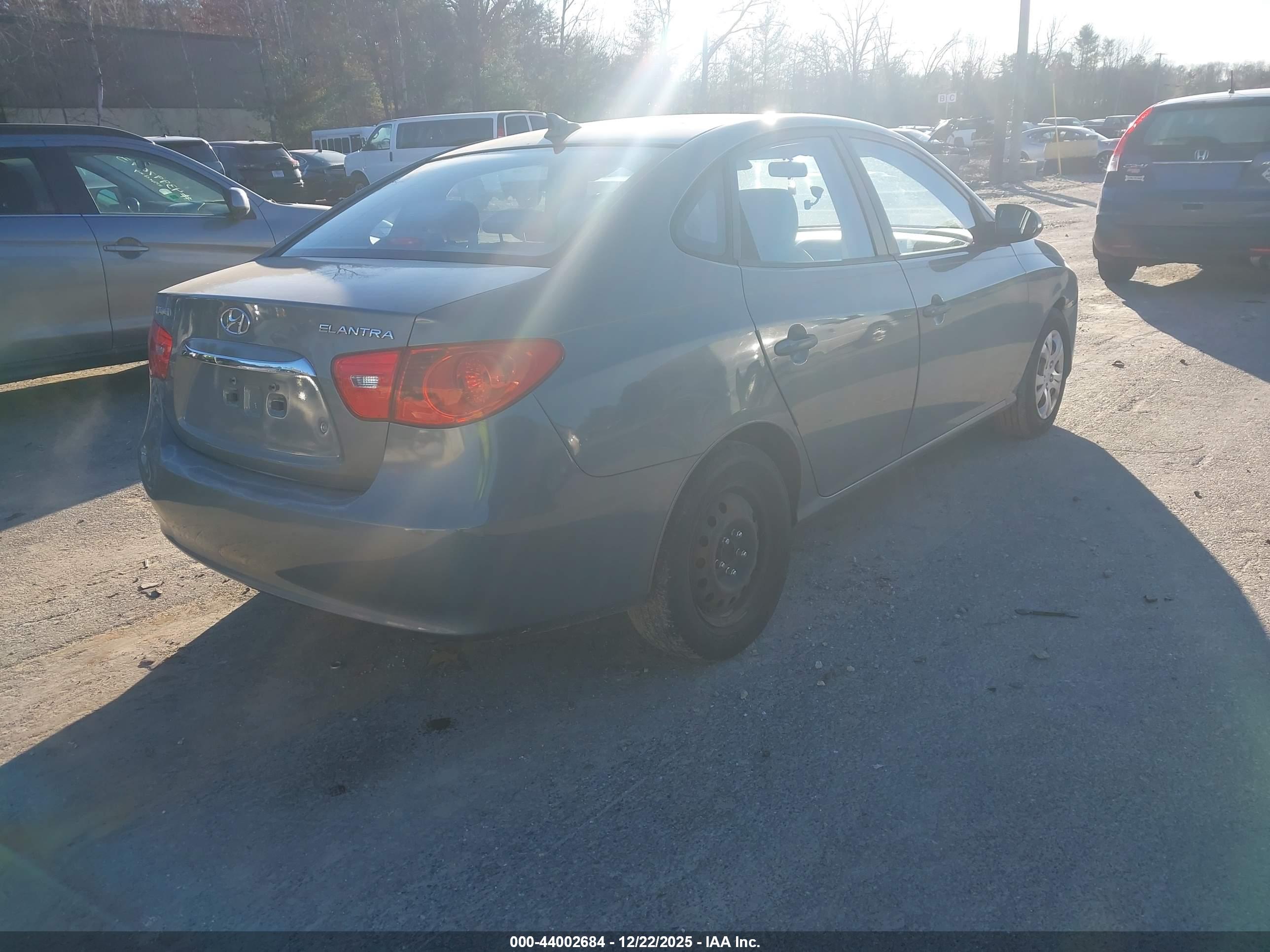 HYUNDAI ELANTRA image 4