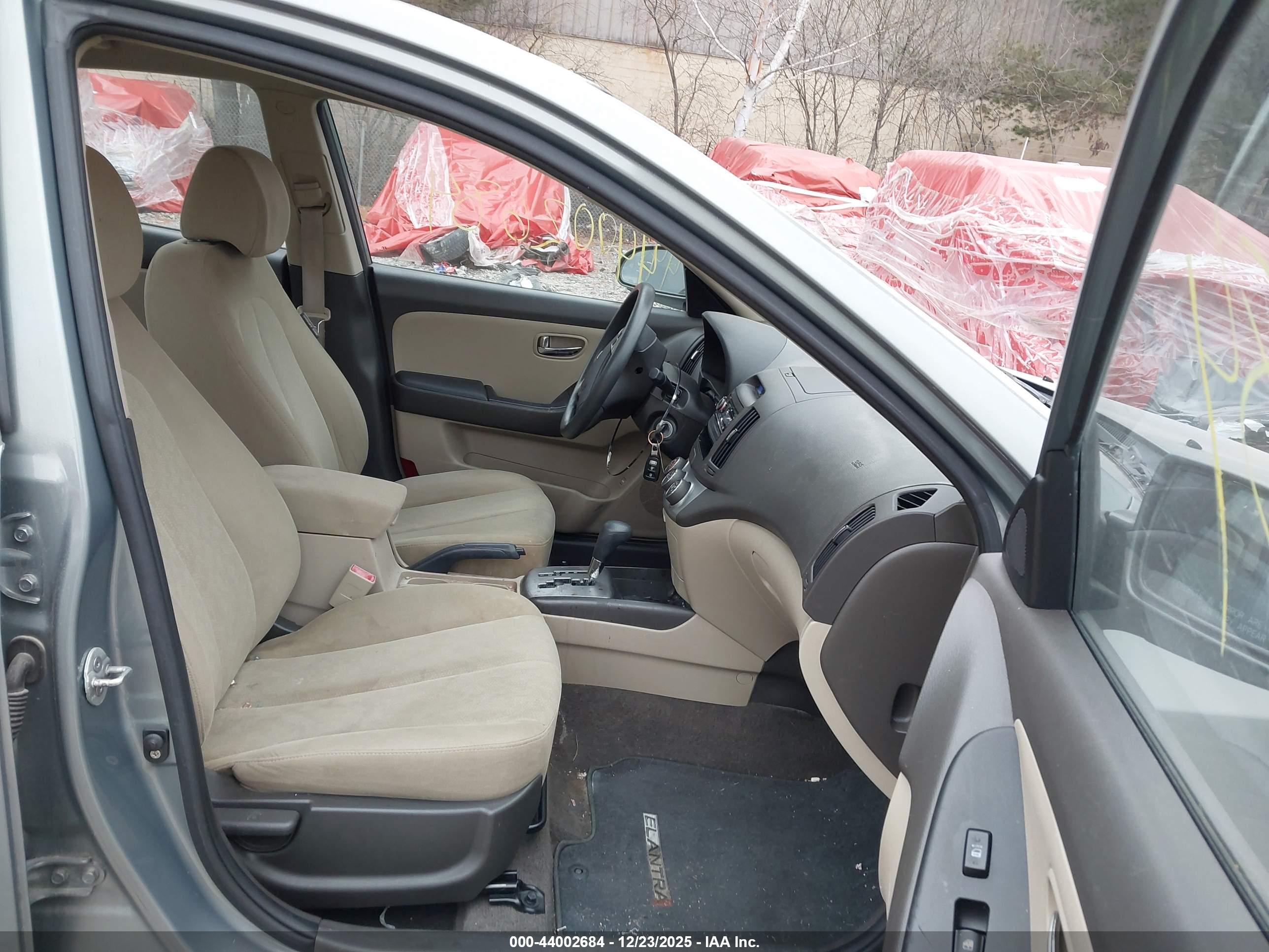 HYUNDAI ELANTRA image 5