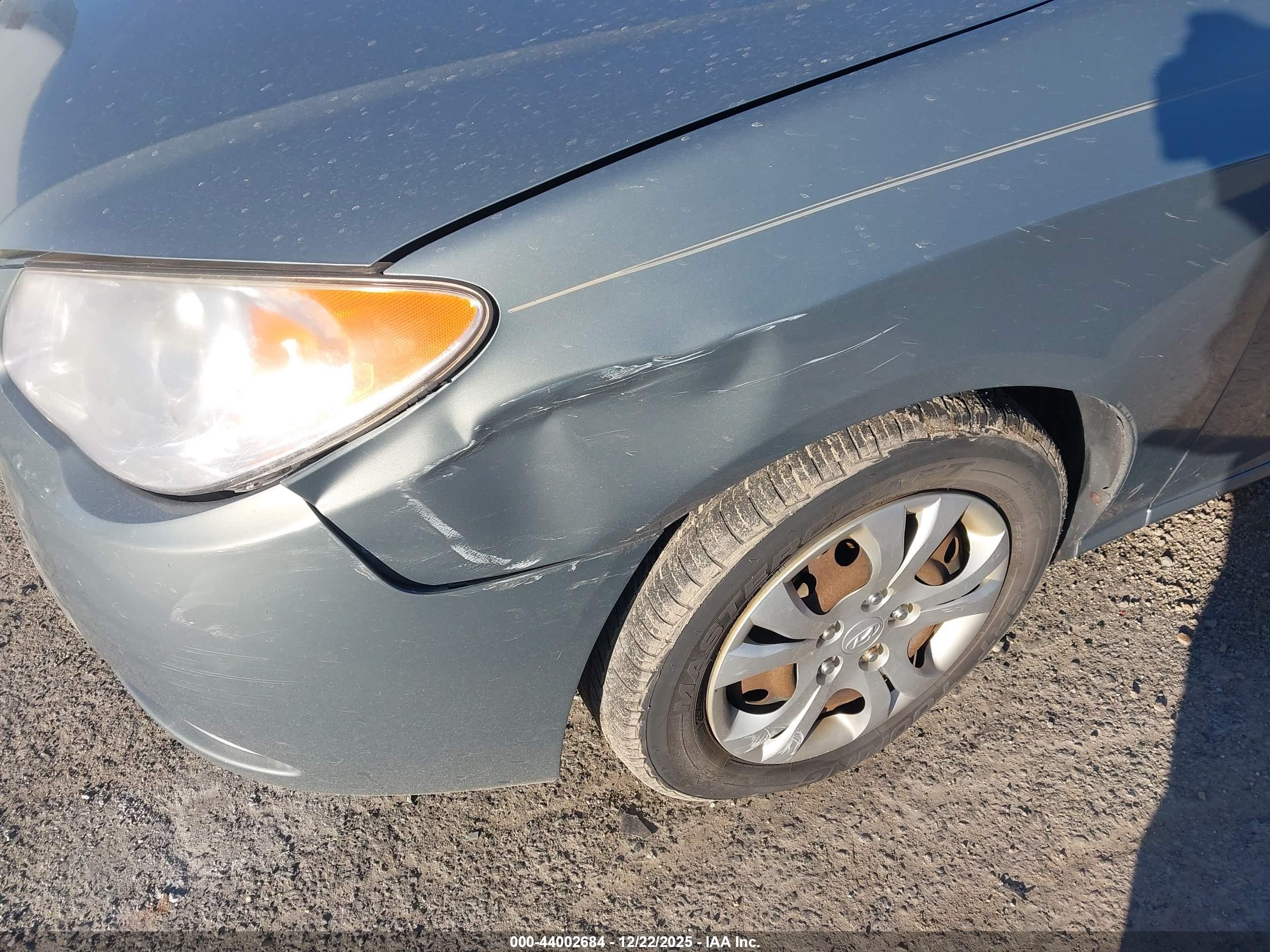HYUNDAI ELANTRA image 6