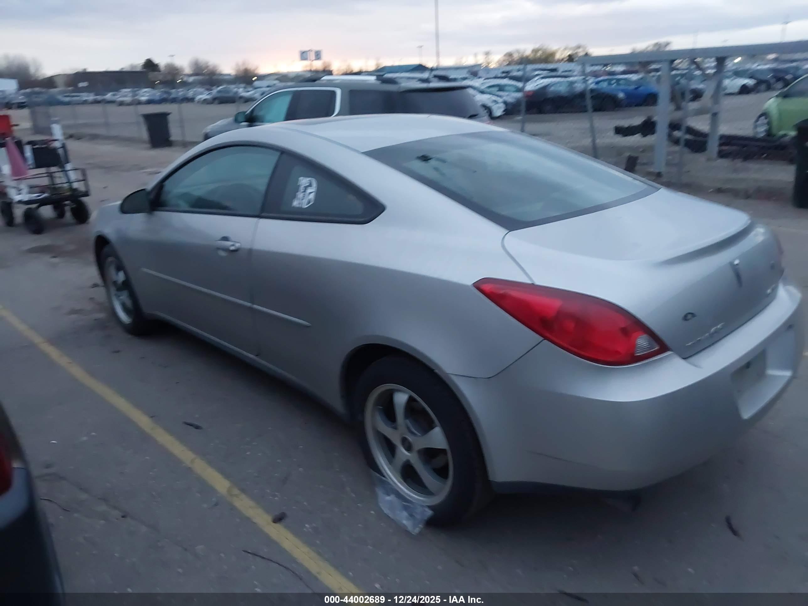 PONTIAC G6 image 3