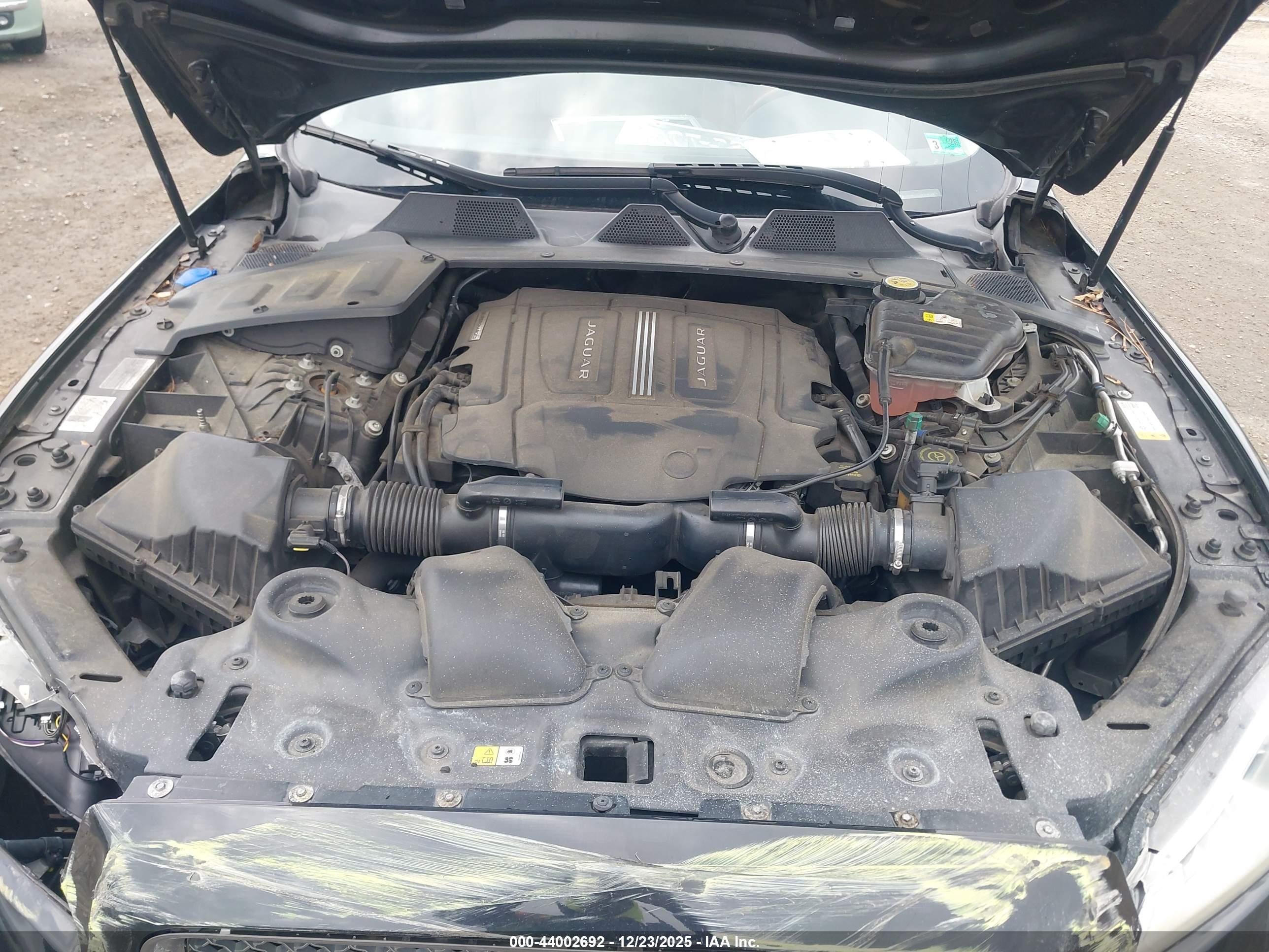 JAGUAR XJ image 10