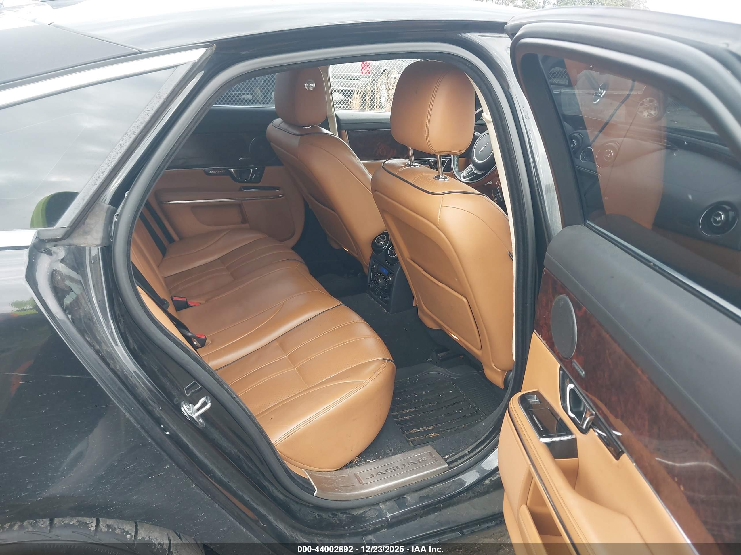 JAGUAR XJ image 8