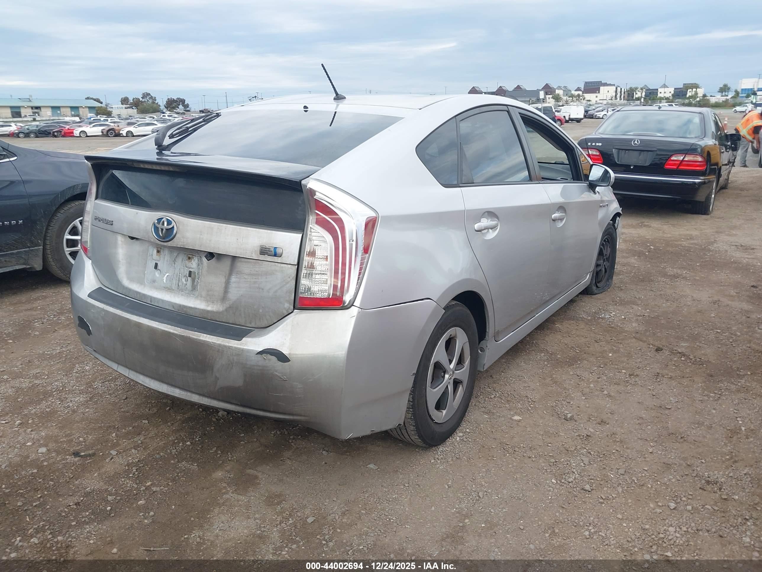 TOYOTA PRIUS image 4