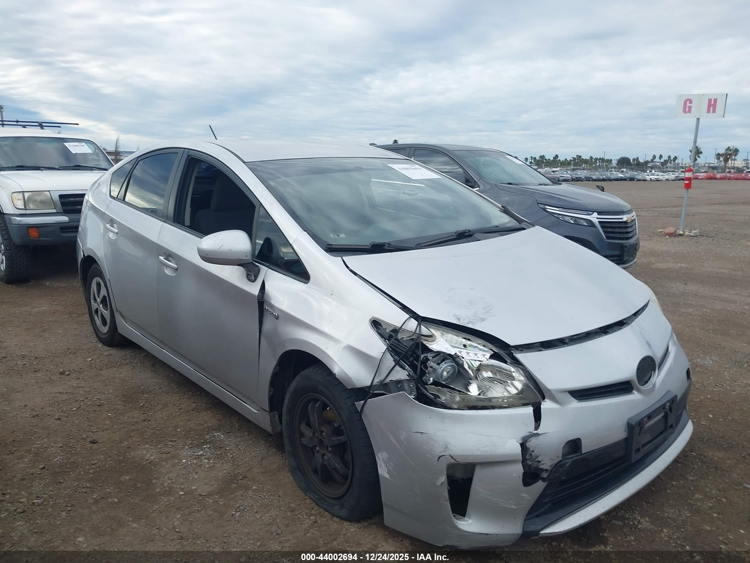 TOYOTA PRIUS image 6