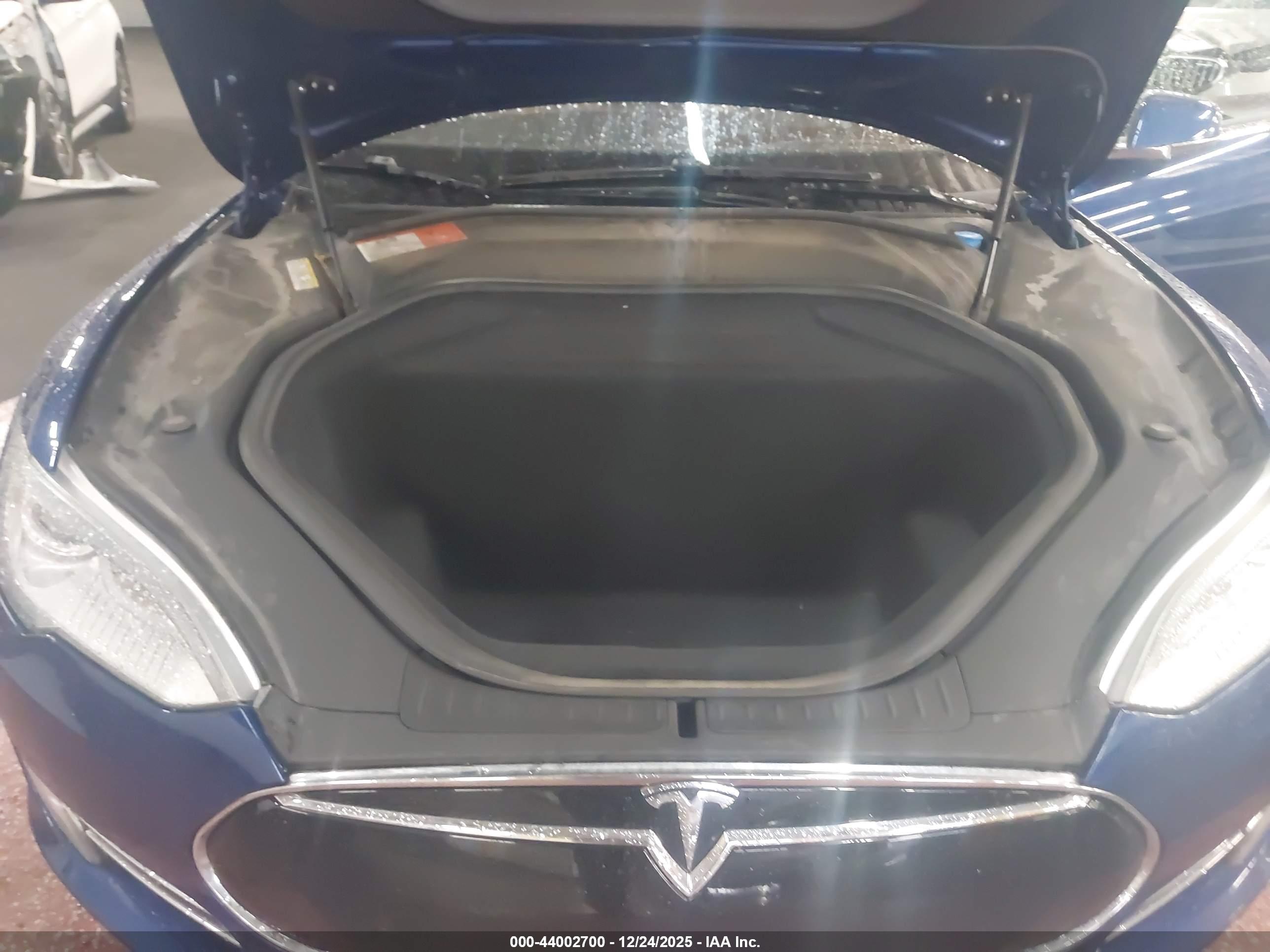 TESLA MODEL image 10