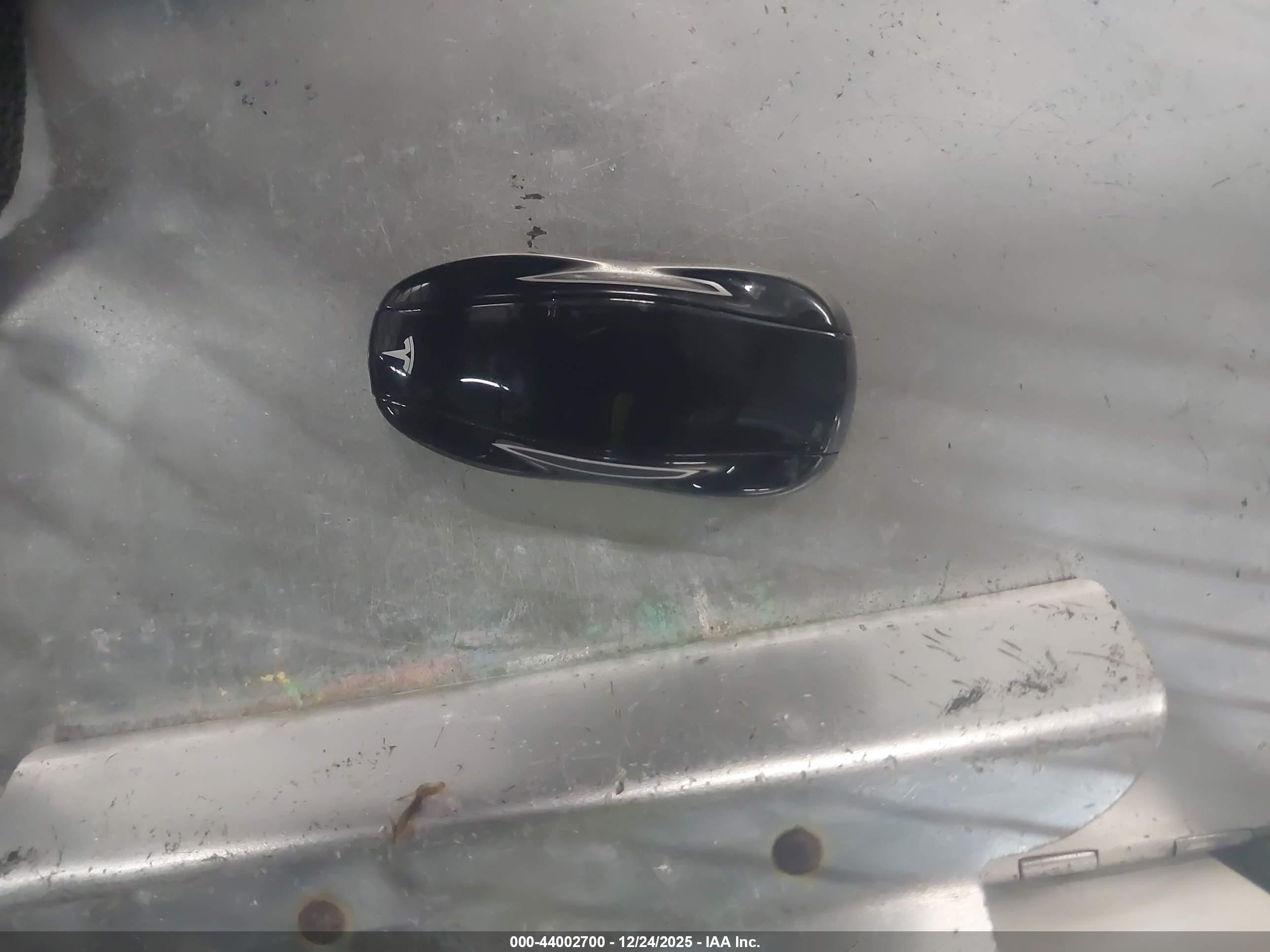 TESLA MODEL image 11