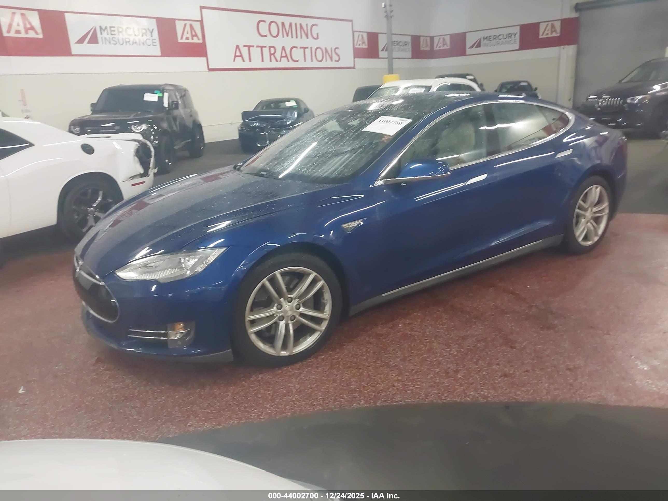 TESLA MODEL image 2
