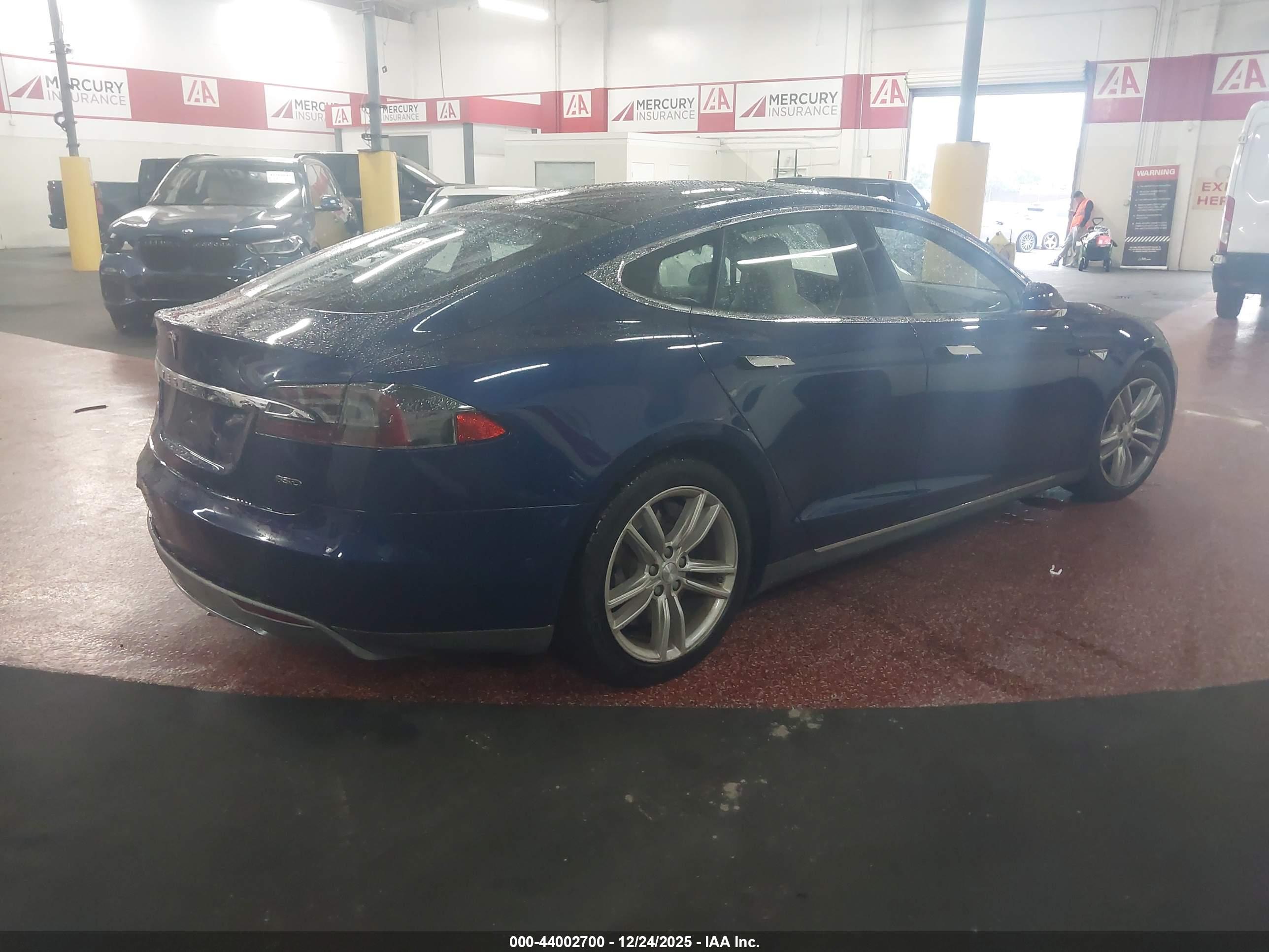 TESLA MODEL image 4