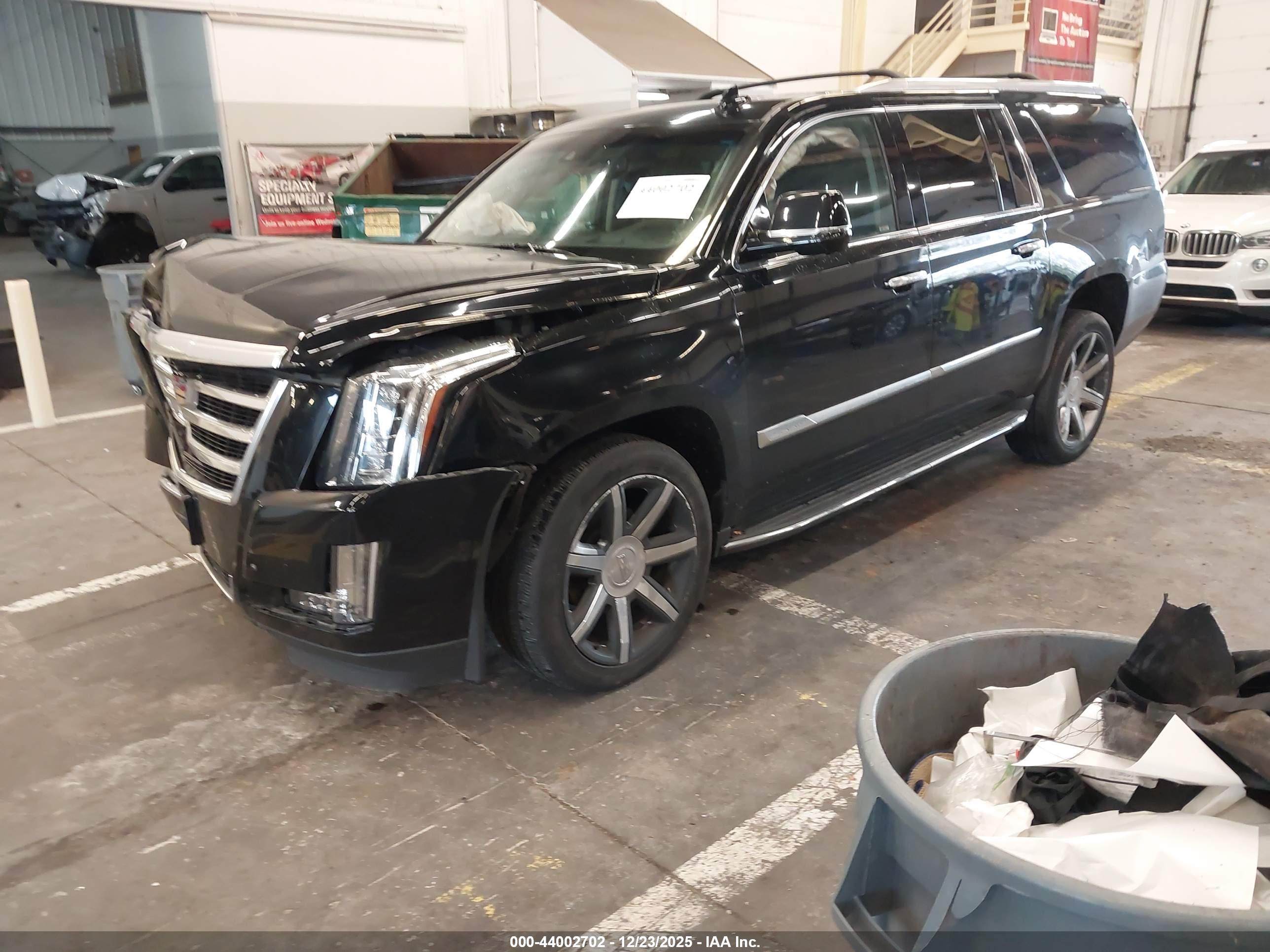 CADILLAC ESCALADE image 2