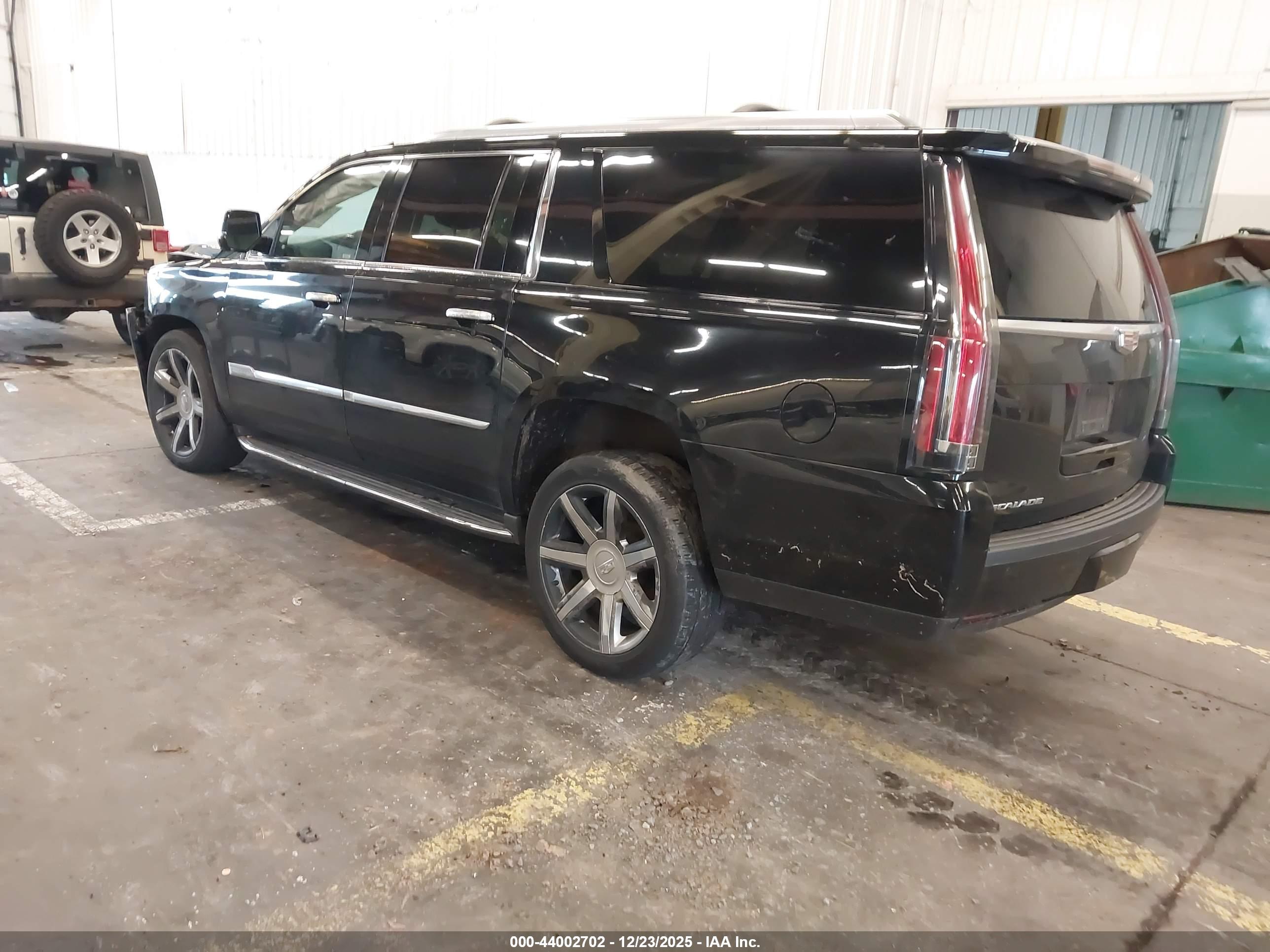 CADILLAC ESCALADE image 3