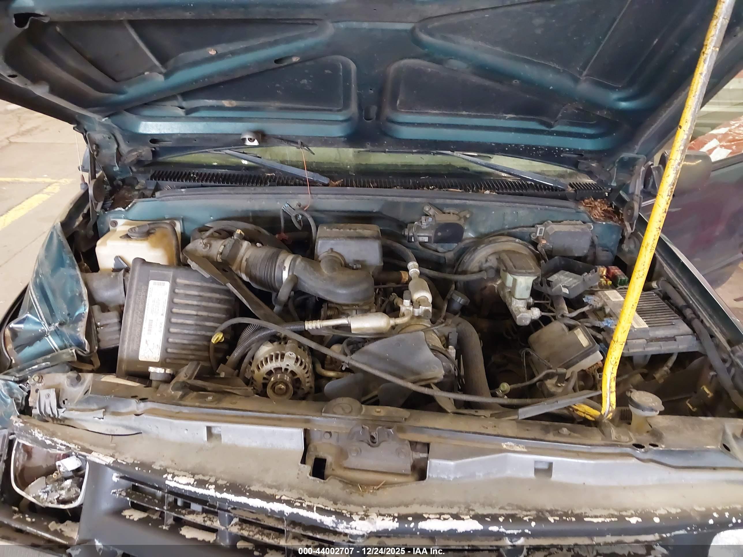 CHEVROLET K2500 image 10