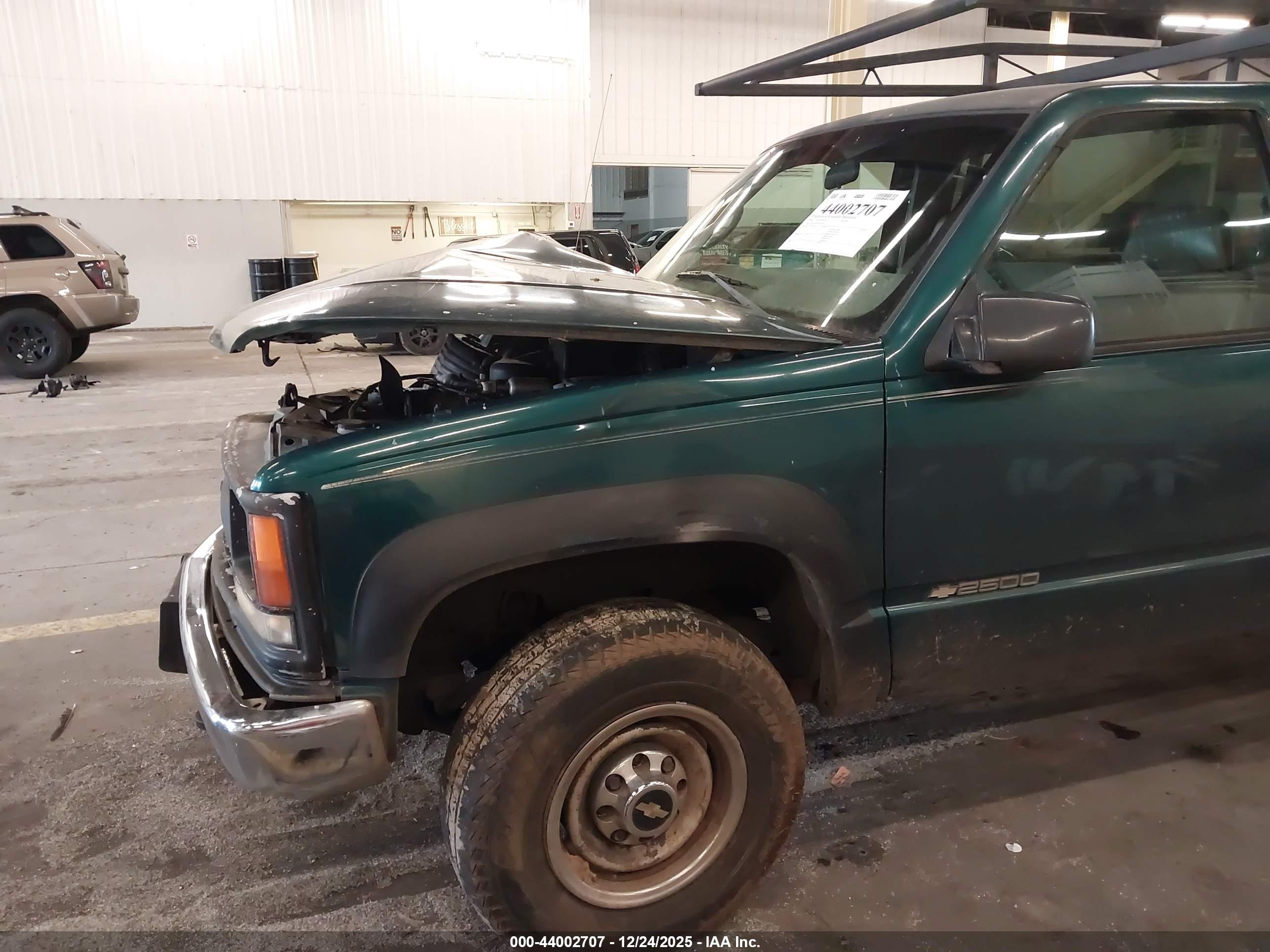 CHEVROLET K2500 image 6