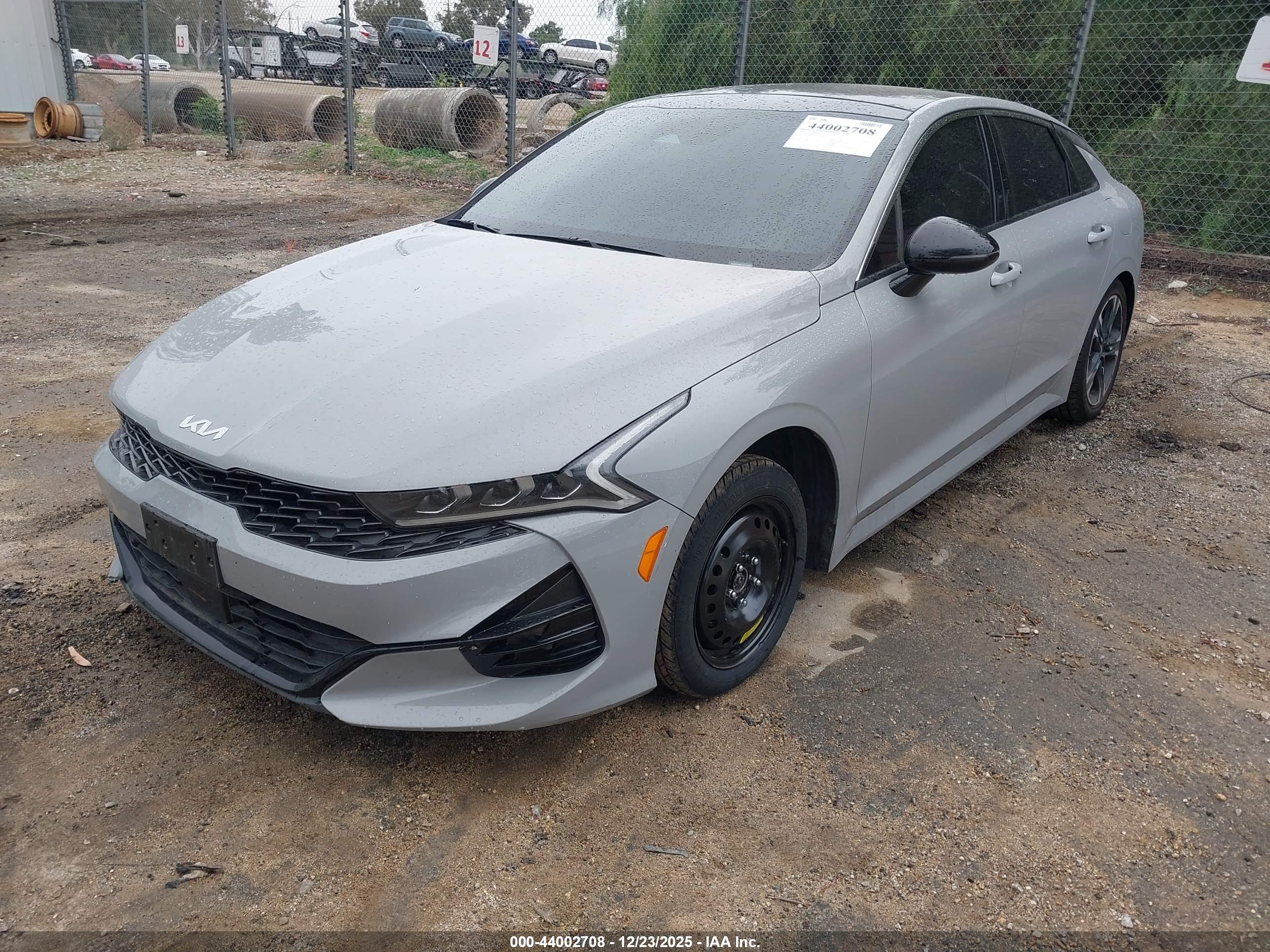 KIA K5 image 2