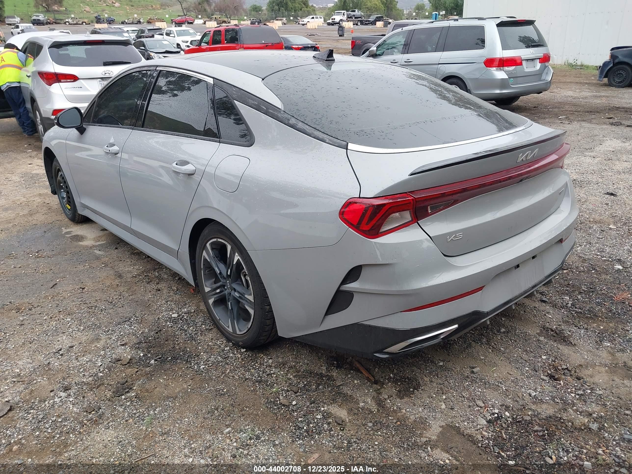 KIA K5 image 3