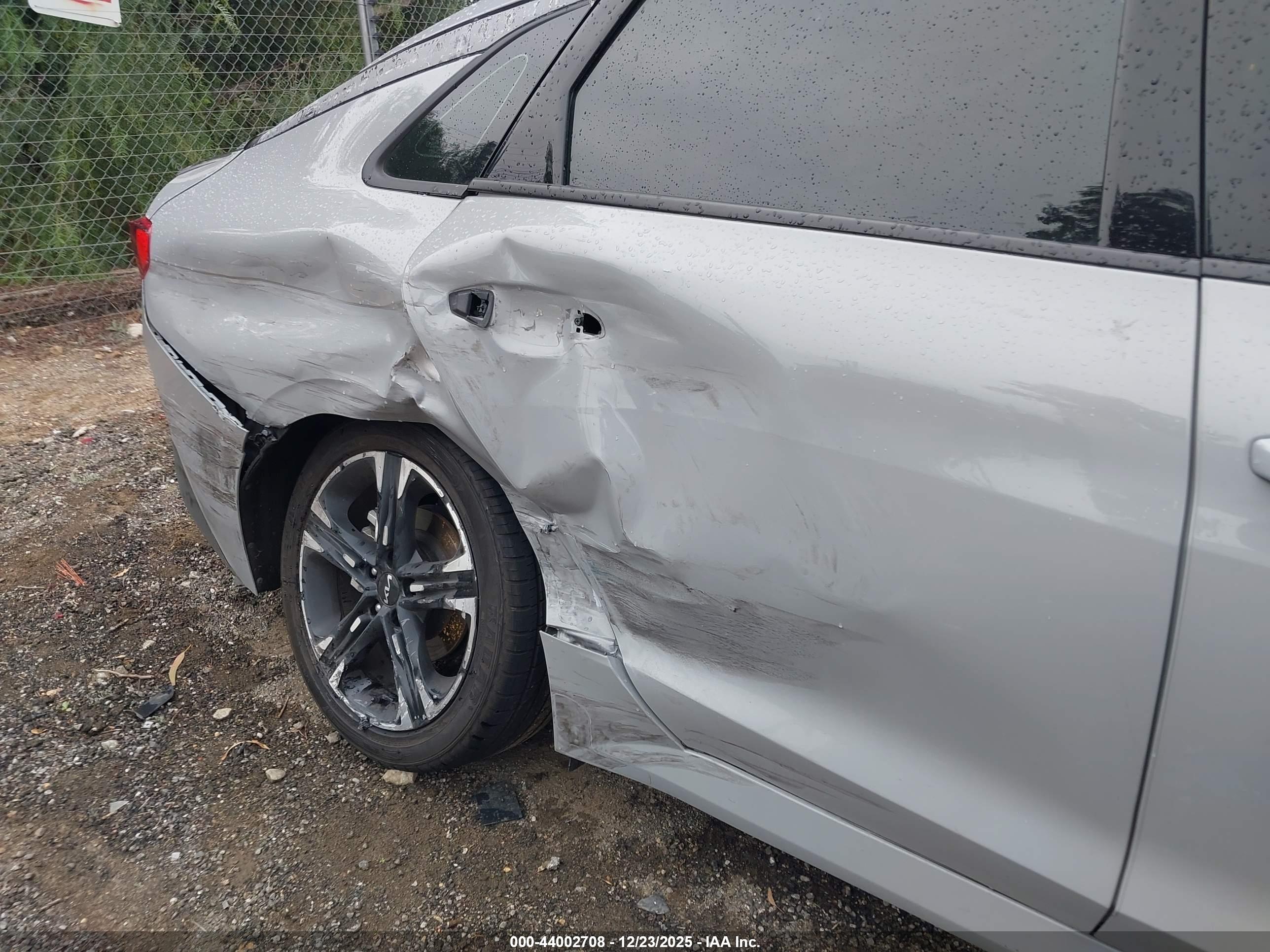 KIA K5 image 6