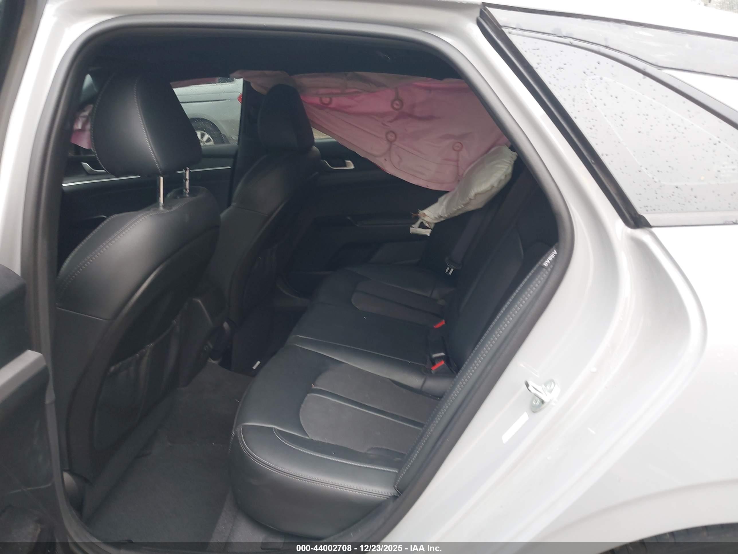 KIA K5 image 8