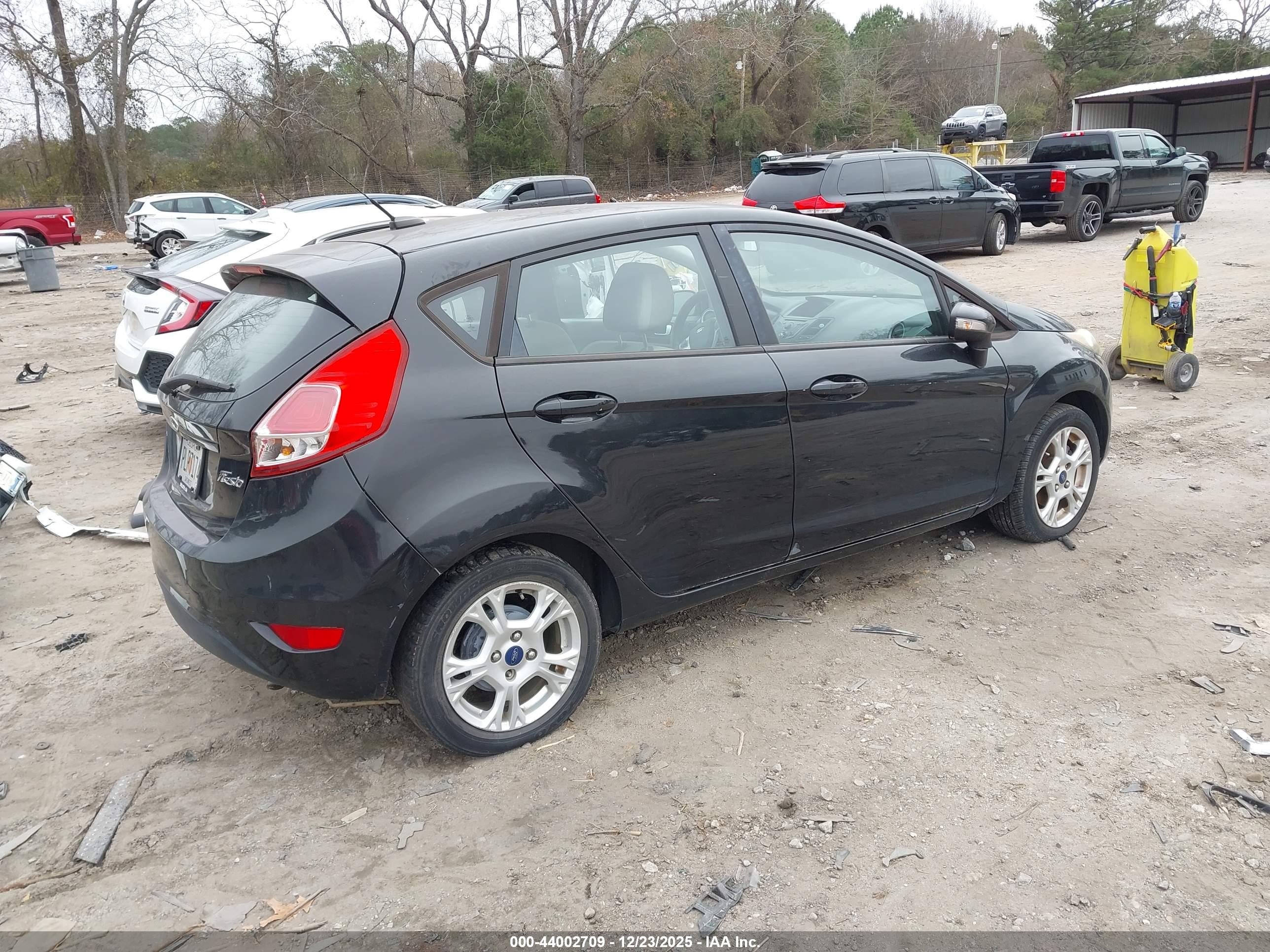 FORD FIESTA image 4