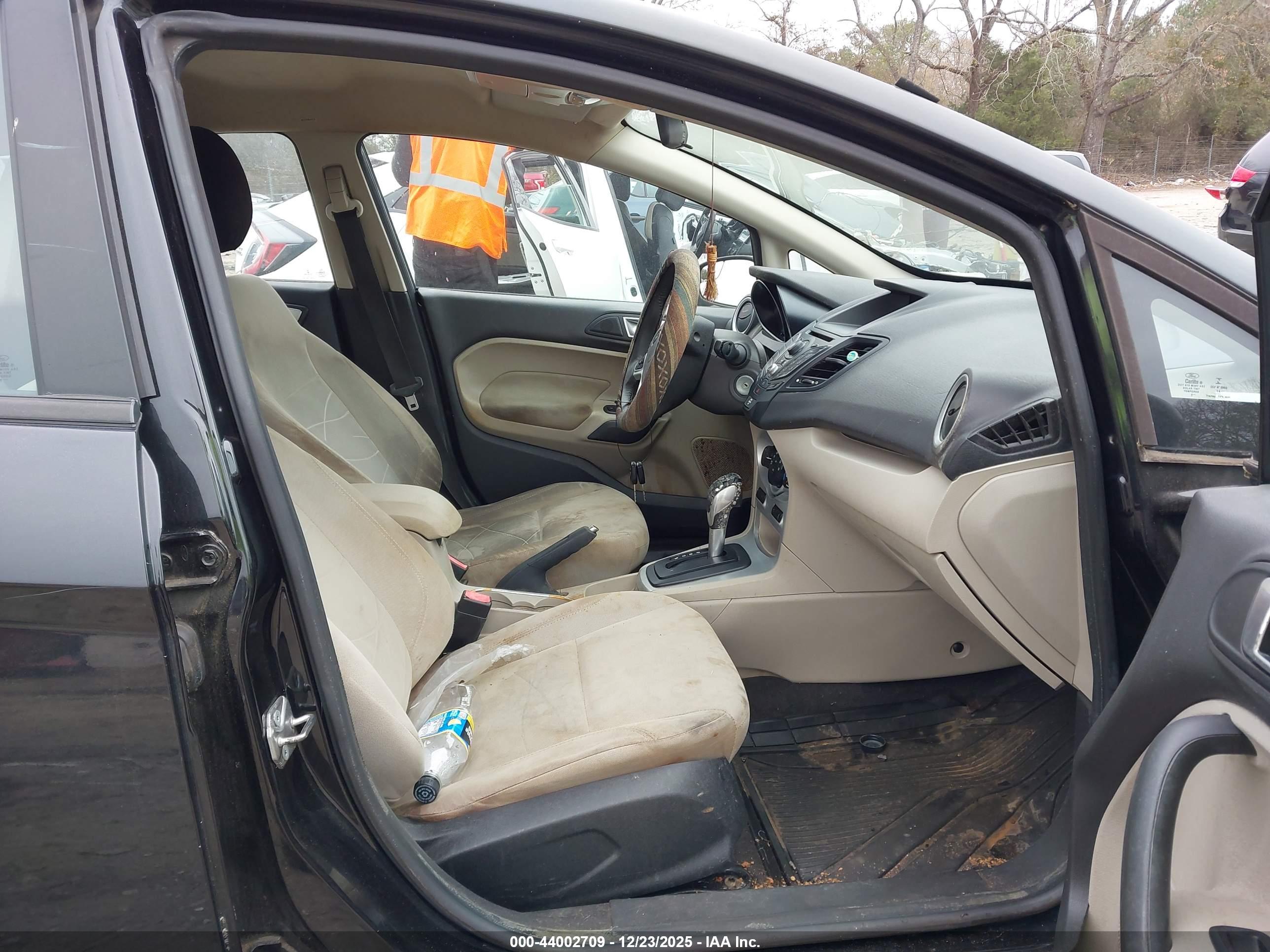 FORD FIESTA image 5