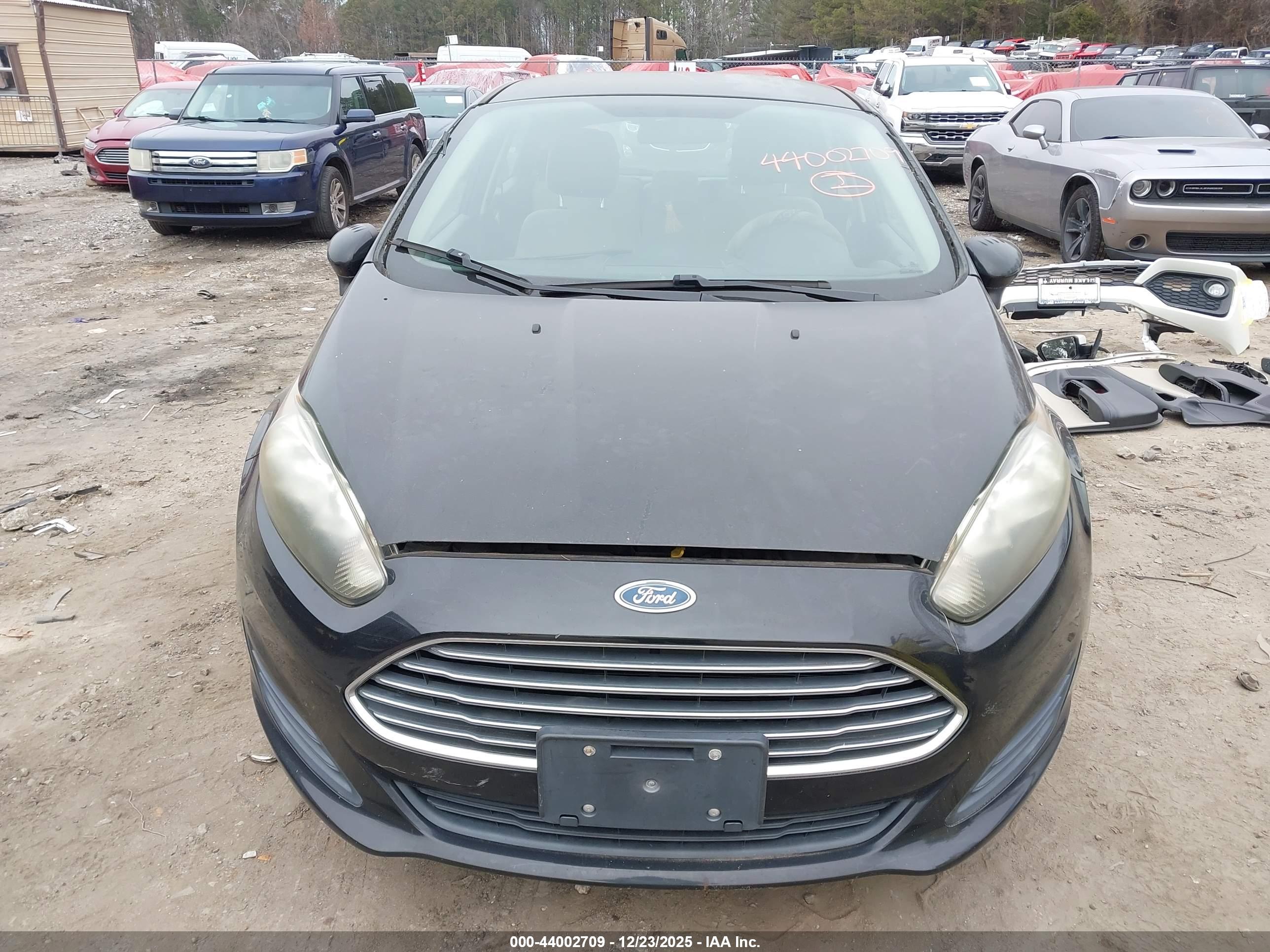 FORD FIESTA image 6